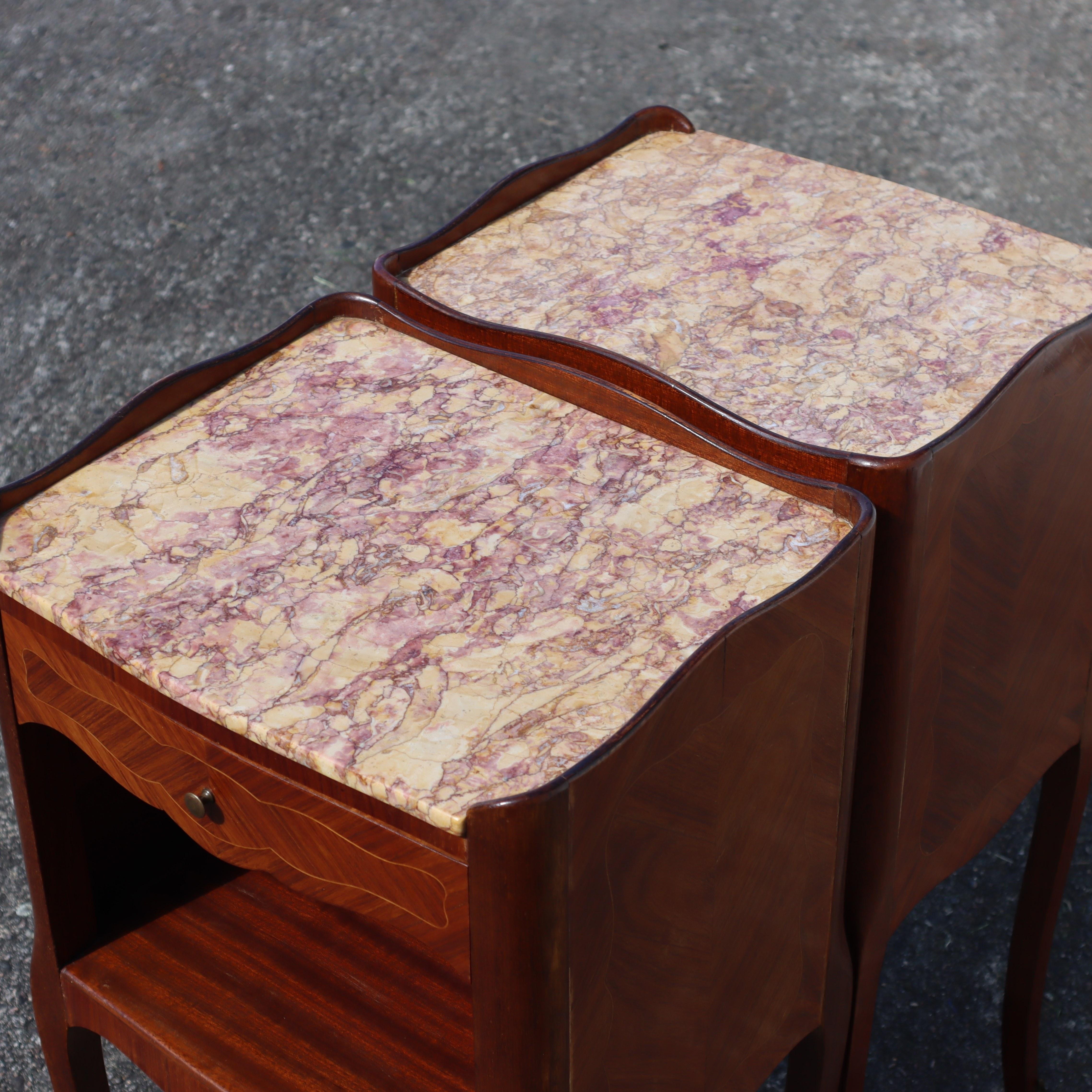 2 französische antike Nachttische aus Palisanderholz mit Intarsien-Nachttische aus Marmor und Holz, Paar  im Angebot 2