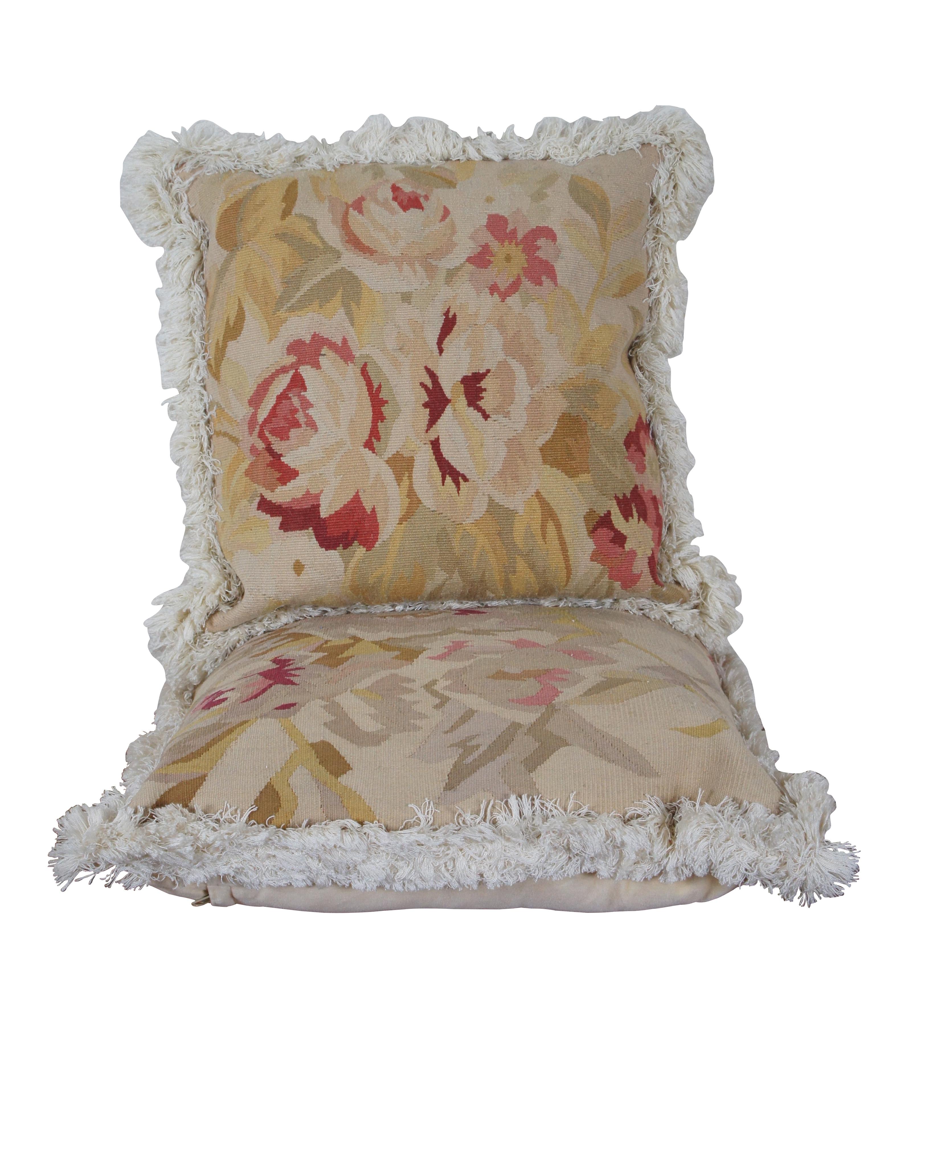 2 French Aubusson Floral Roses Throw Pillows Fringe Fiber Fill Pair In Good Condition In Dayton, OH