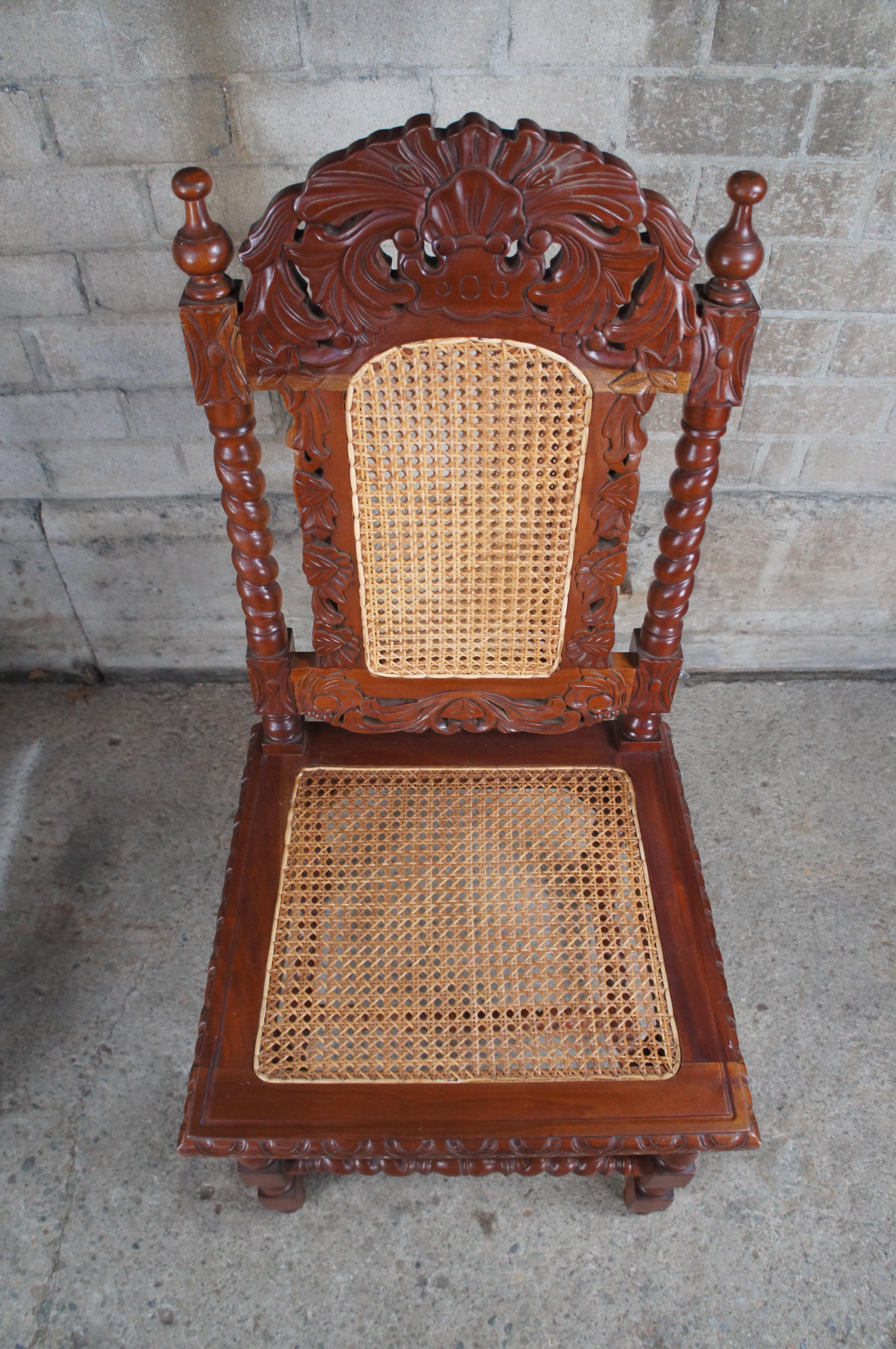 Canne 2 chaises d'appoint en acajou sculpté de style Louis XIII en tiges d'orge torsadées en vente