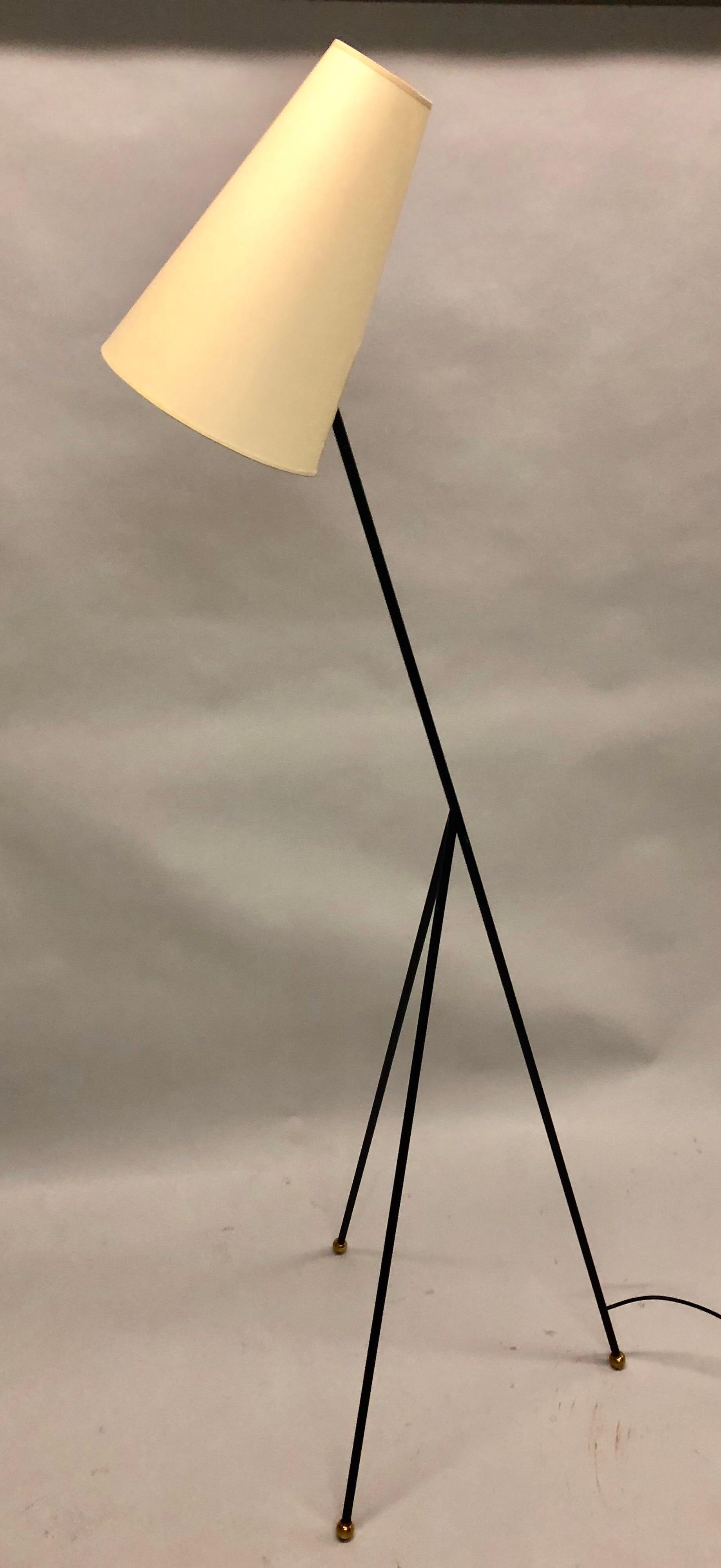 French Mid-Century Modern Wrought Iron Floor Lamp Attributed Disderot In Good Condition For Sale In New York, NY
