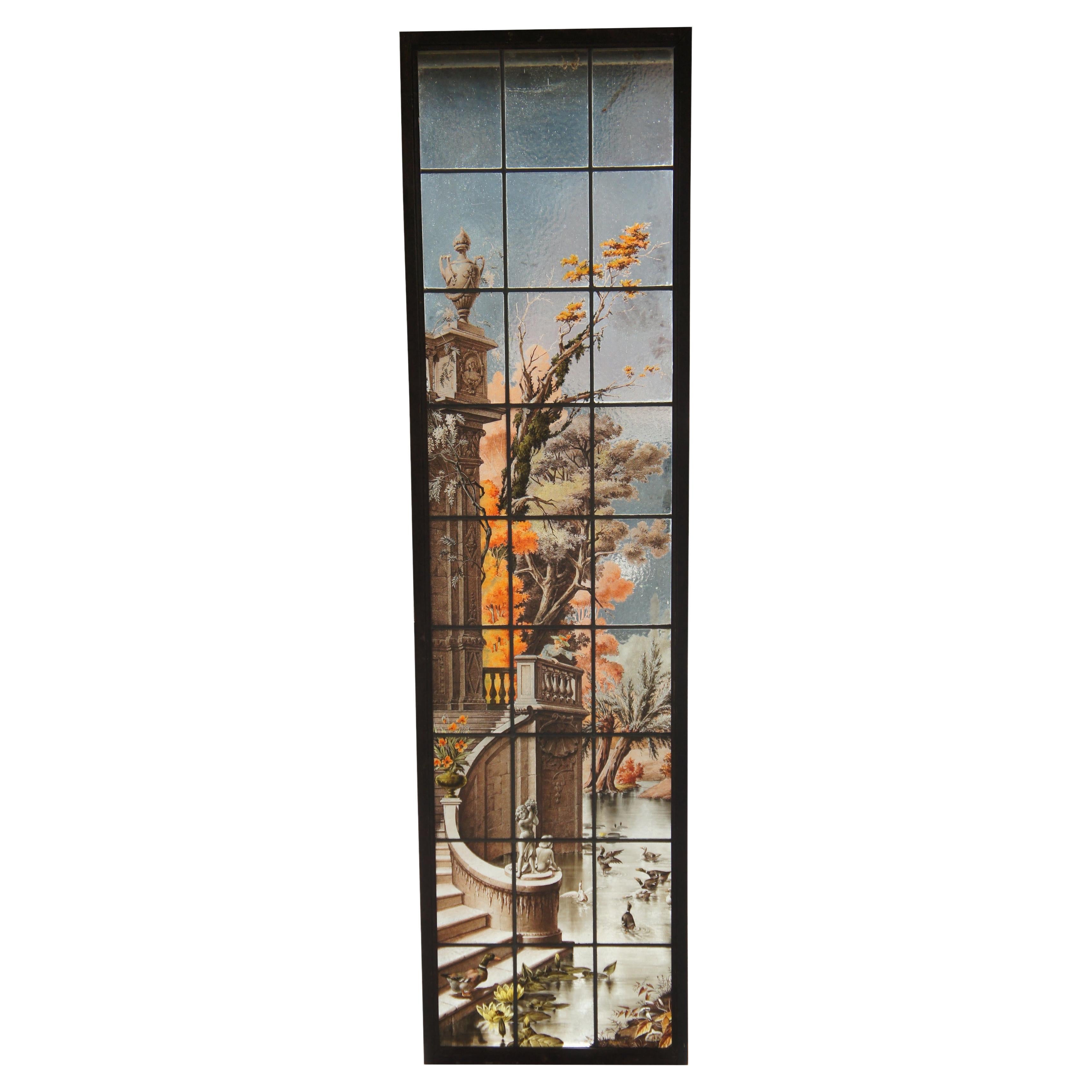 2 vetrate francesi vintage di grandi dimensioni dipinte e cotte.  Presenta scene neoclassiche con fiori, uccelli e architettura.  Firmato Couet Paris sul lato inferiore destro di uno di essi.

Dimensioni:
72,5 