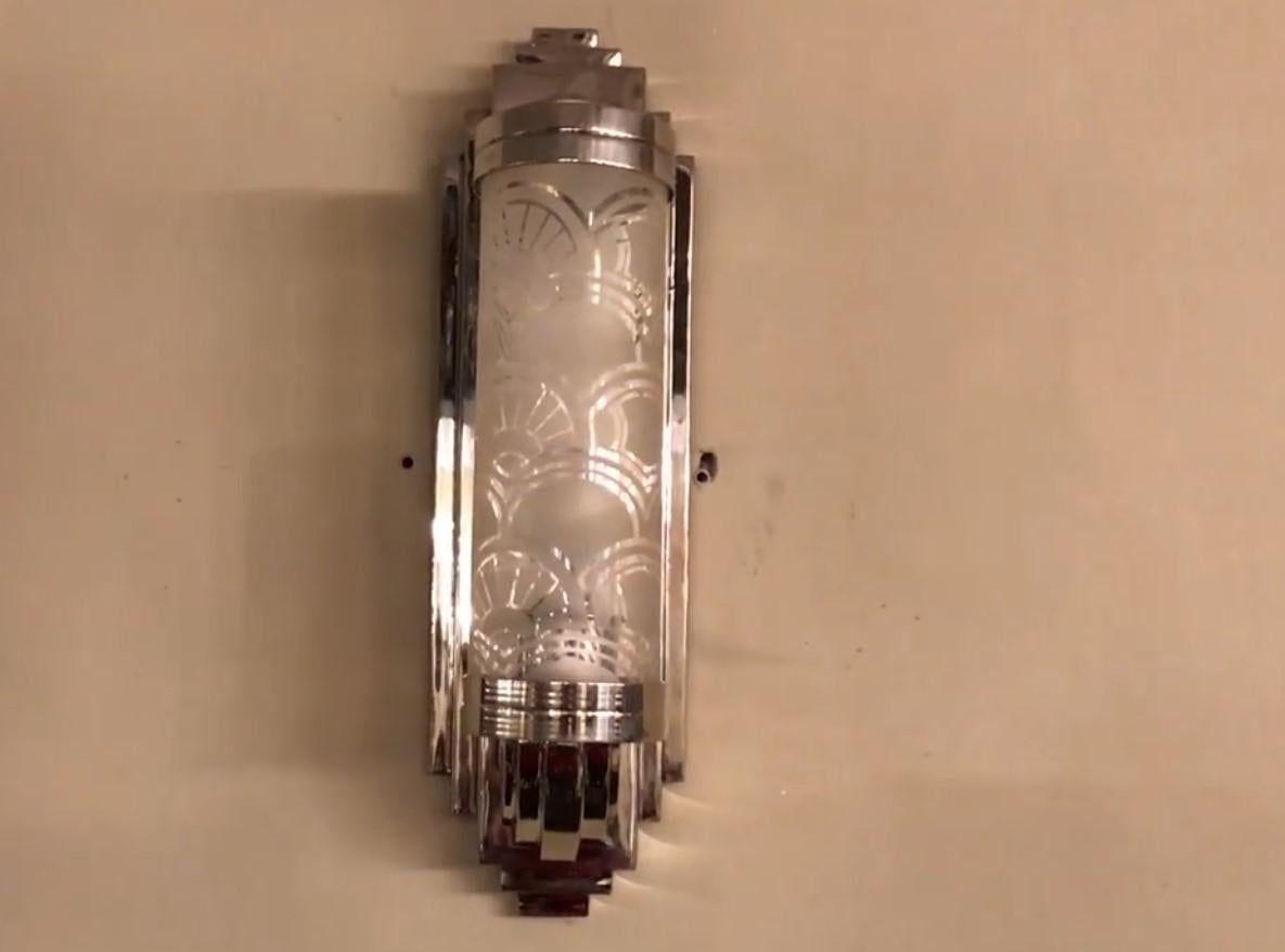 2 Sconces
Style: Art Deco
Year: 1930
Wall light in Material: Chrome and glass
To take care of your property and the lives of our customers, the new wiring has been done.
If you want to live in the golden years, this is the Wall light that your