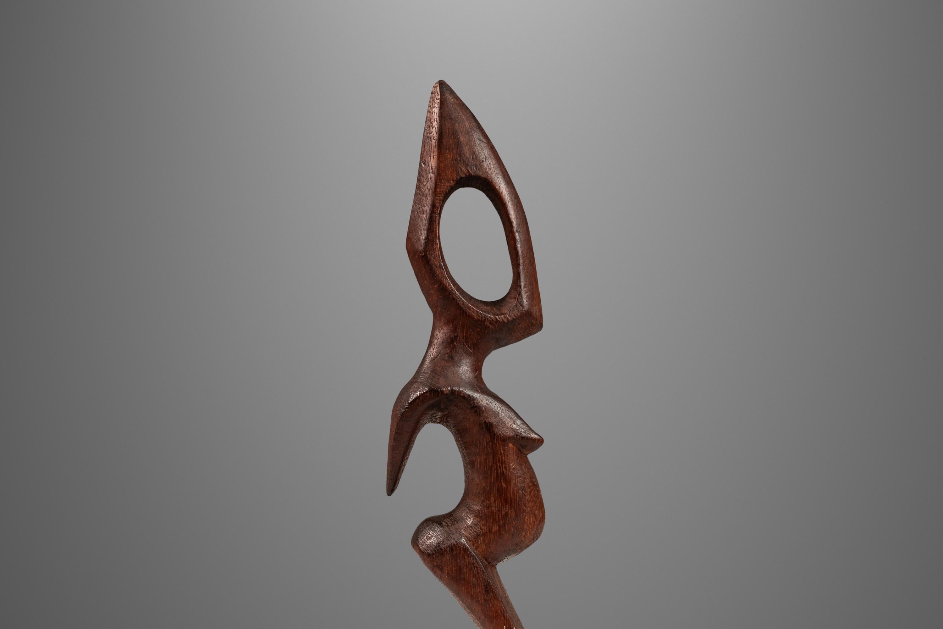 2 ft Pregnant Humanoid Sculpture Carved from Solid Mahogany, West Africa, 1970's in vendita 5