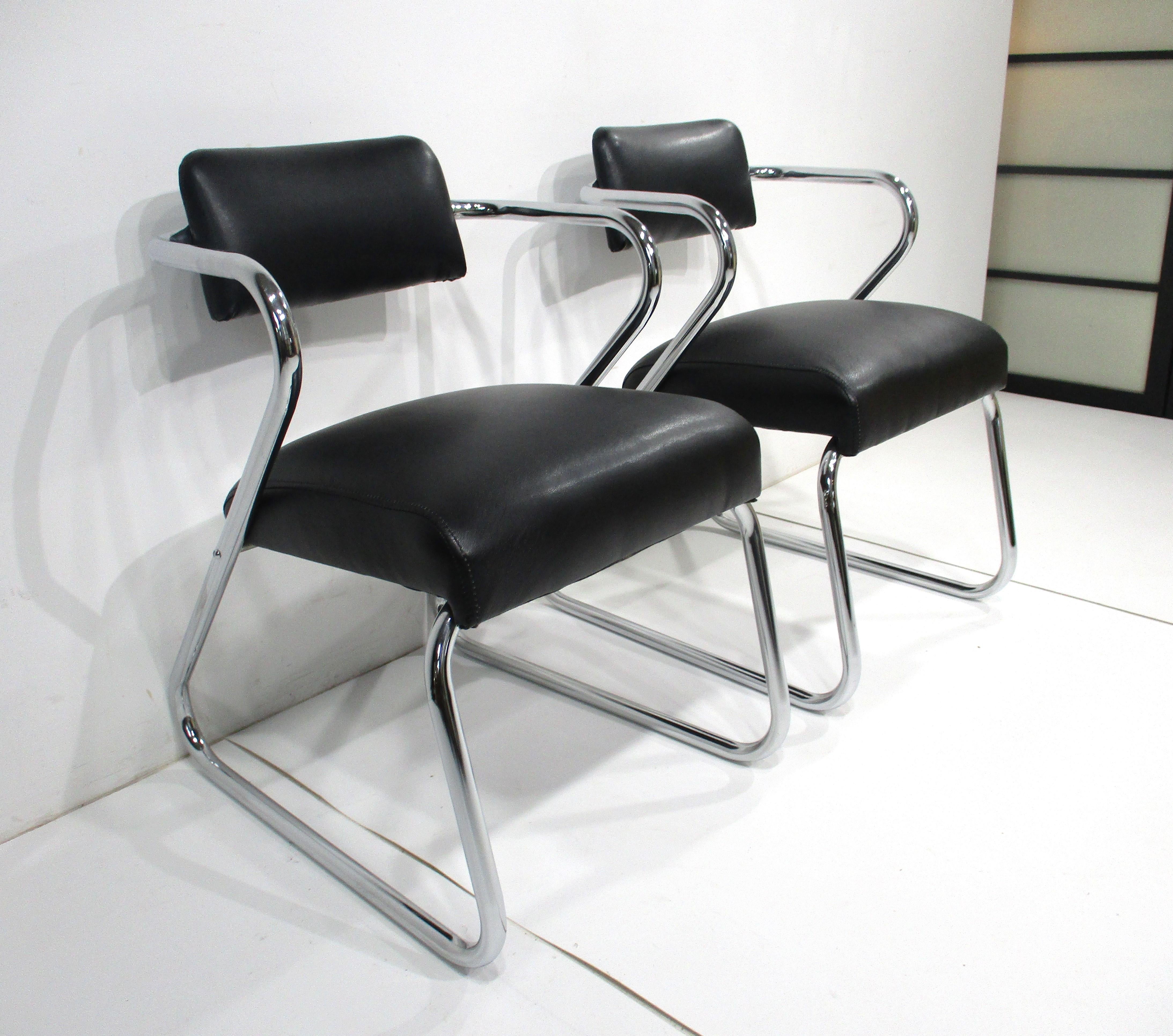 2 chaises Art Déco de style Gilbert Rohde à assise en Z (A)  en vente 2