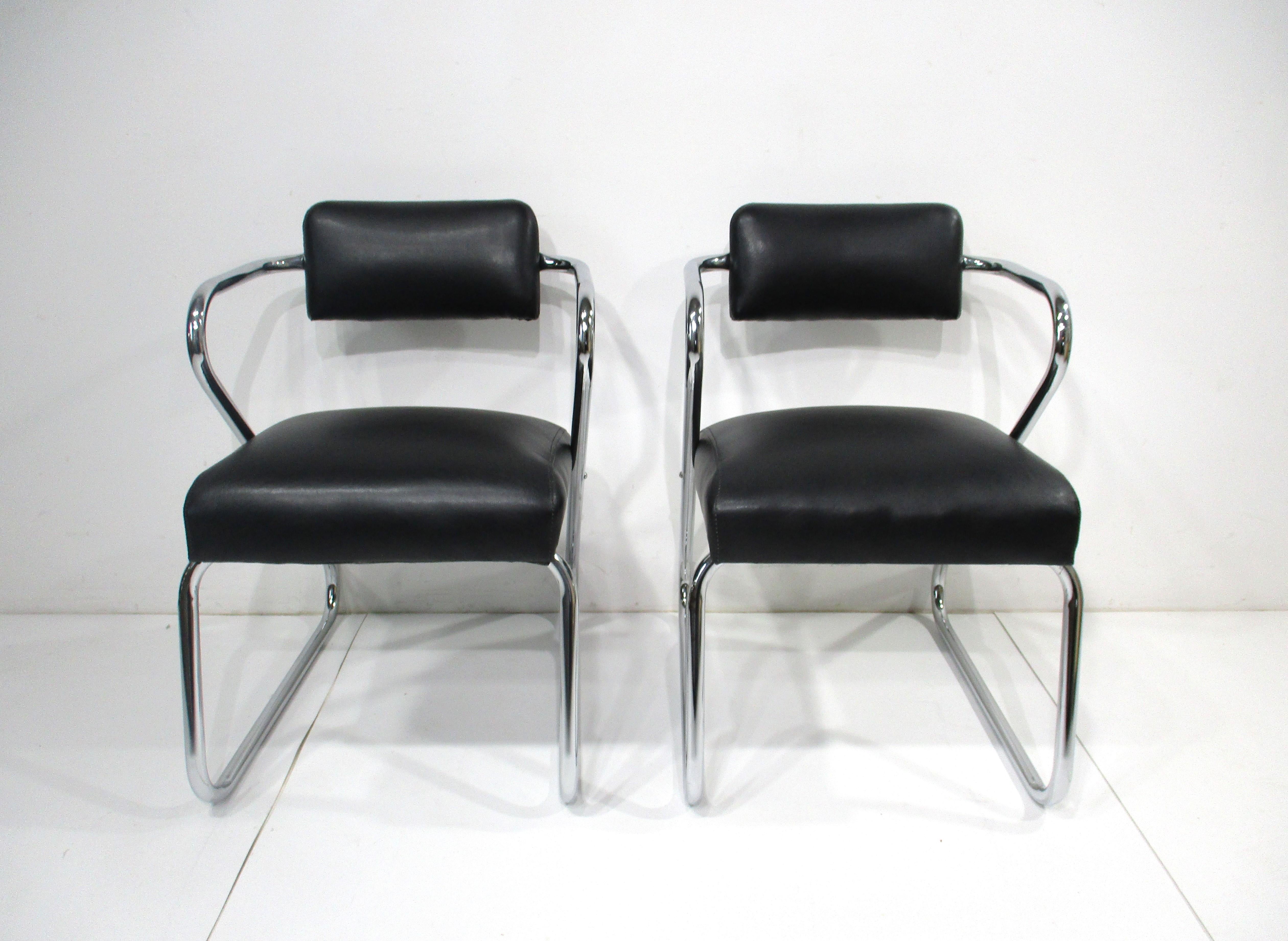 2 chaises Art Déco de style Gilbert Rohde à assise en Z (A)  en vente 4
