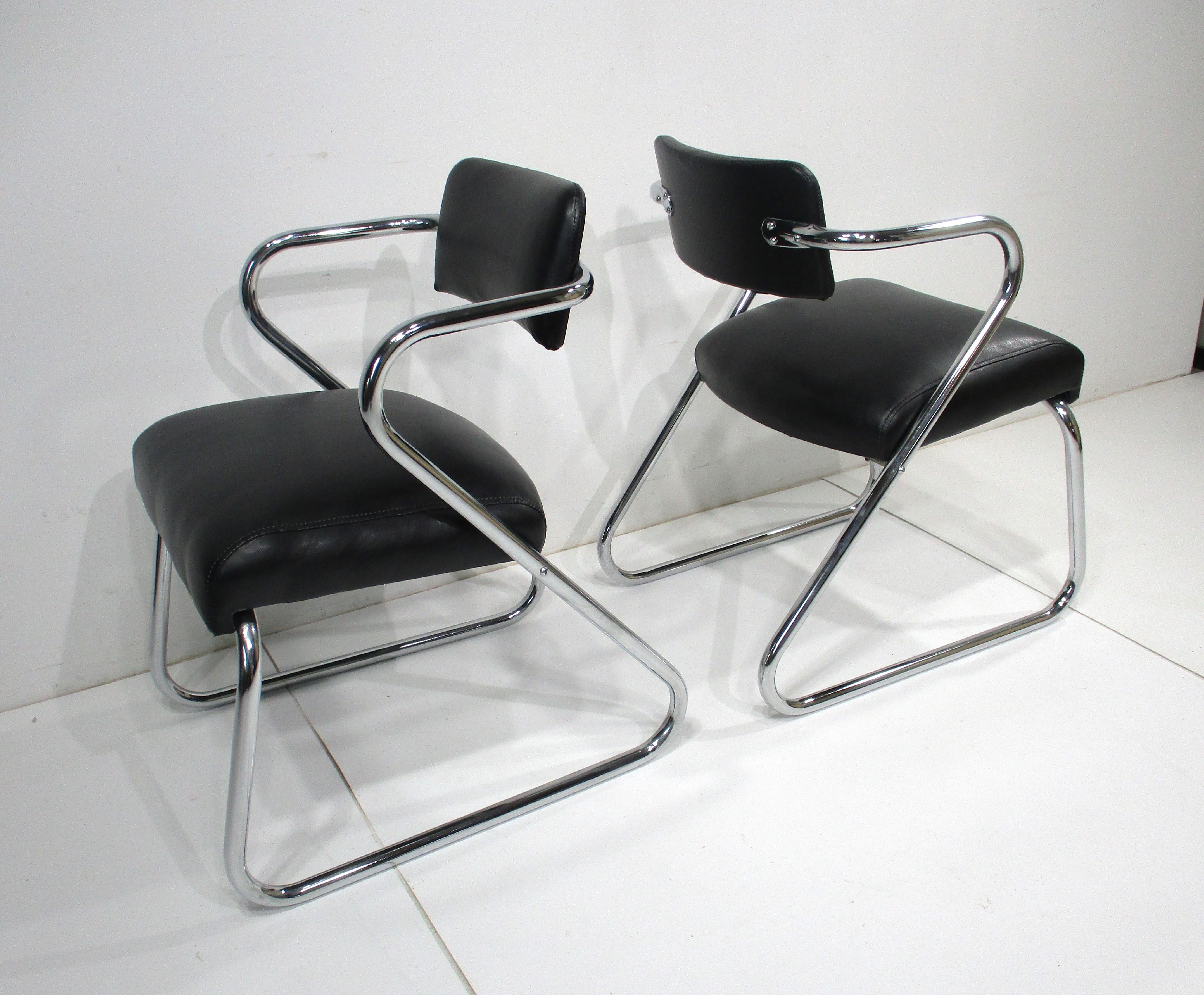 2 Gilbert Rohde Stil Art Deco Z-Sitzstühle (A)  (Art déco) im Angebot
