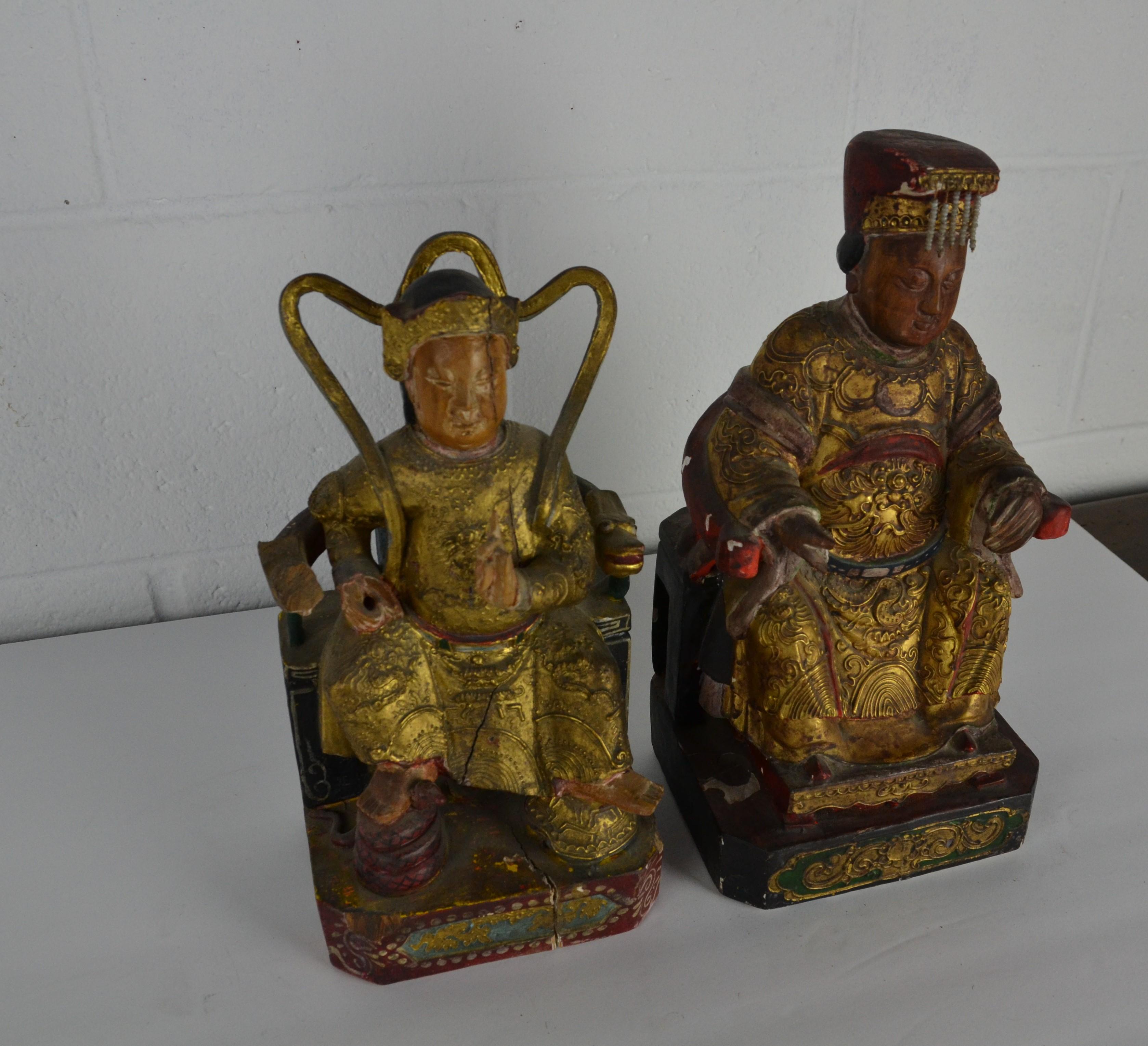 Chinois 2 Figures assises chinoises en bois doré