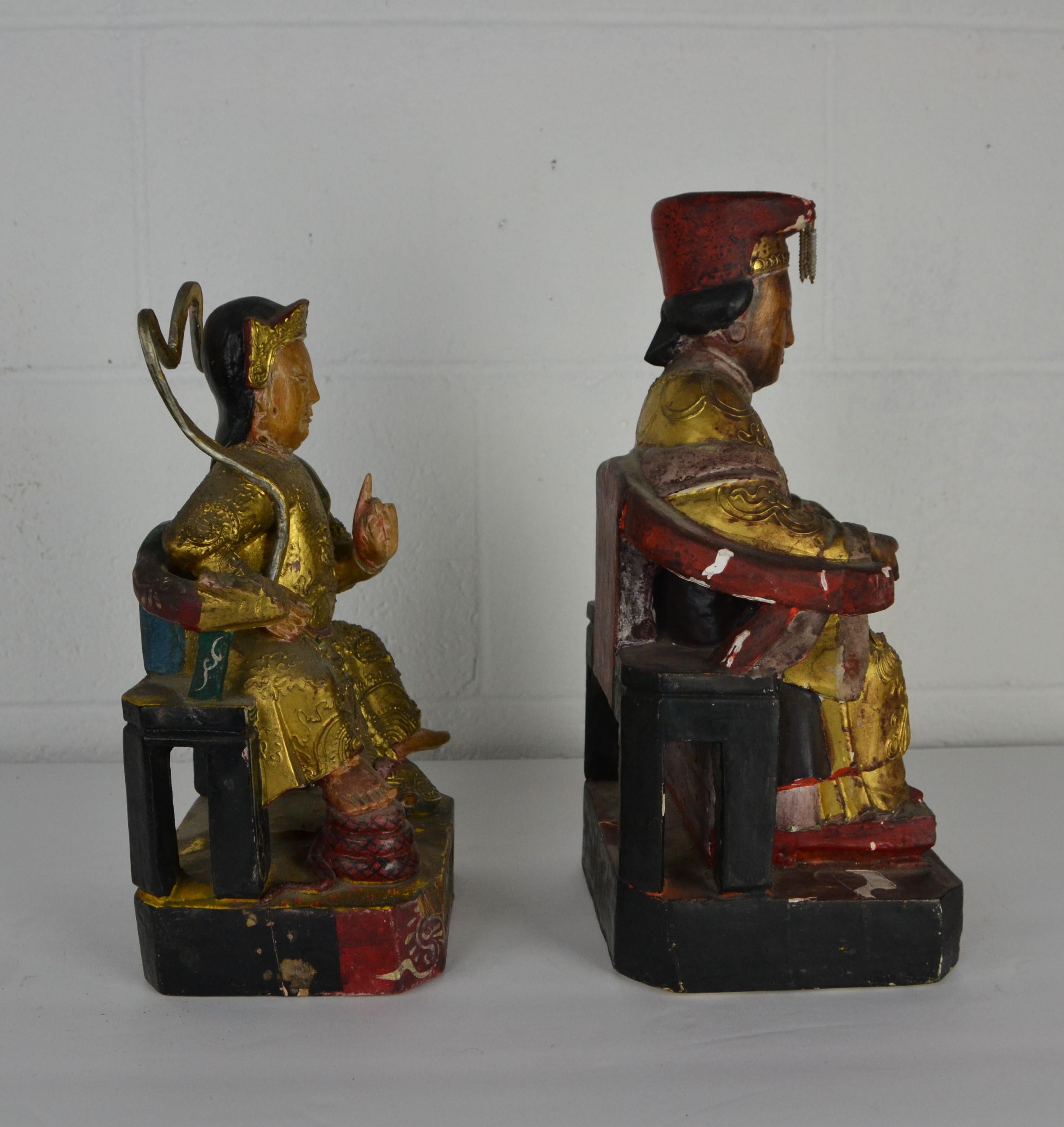 Sculpté à la main 2 Figures assises chinoises en bois doré en vente