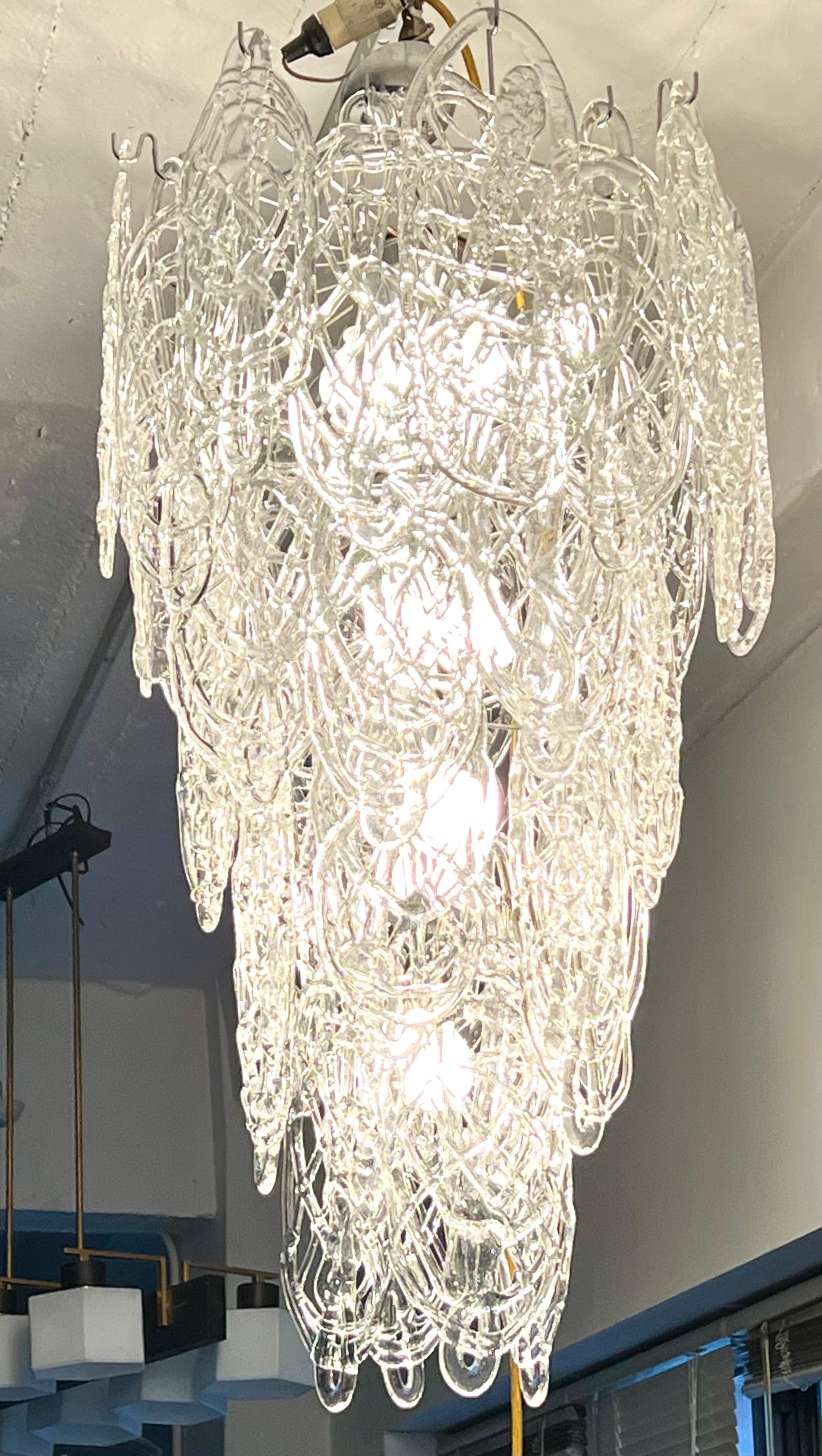 2 Grandi lampadari italiani del Midcentury Modern a cascata in vetro di Murano trasparente 1970 In condizioni buone in vendita a New York, NY