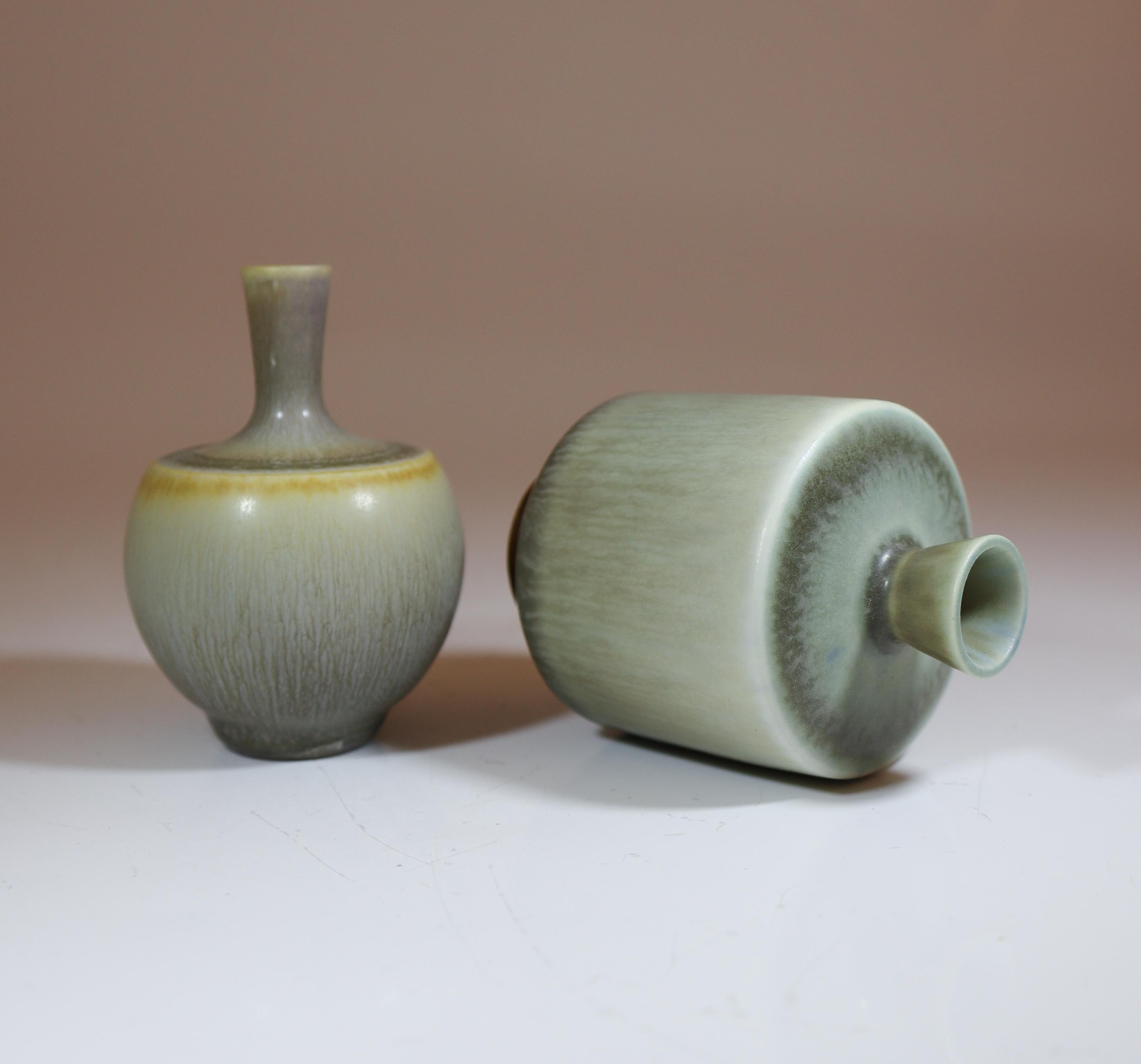 A group of 2 stunning gray miniature stoneware vases by Berndt Friberg at Gustavsberg designed in the 1950s, the vases has lovely har-fur glazes. The vases are between 7 and 7.5 cm (2.8 - 3