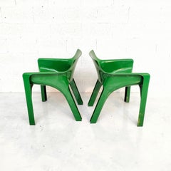 2 chaises Greene & Greene vertes de Vico Magistretti pour Artemide années 70