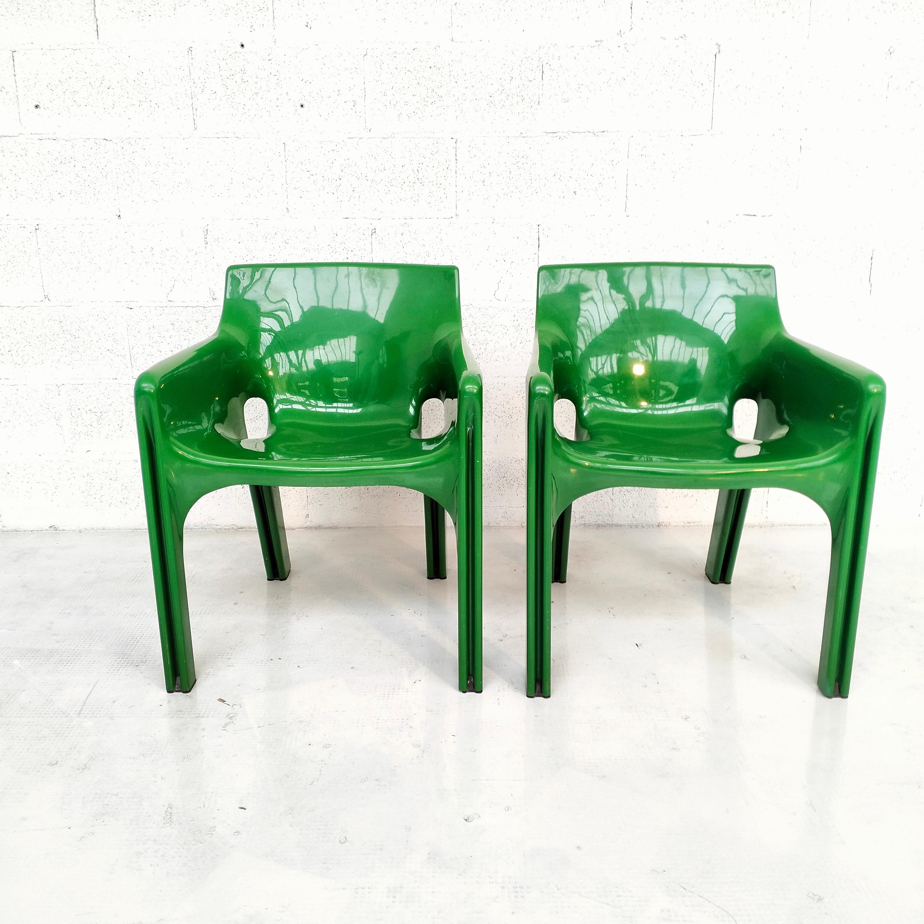 2 green Gaudì chairs by Vico Magistretti for Artemide 70s 1