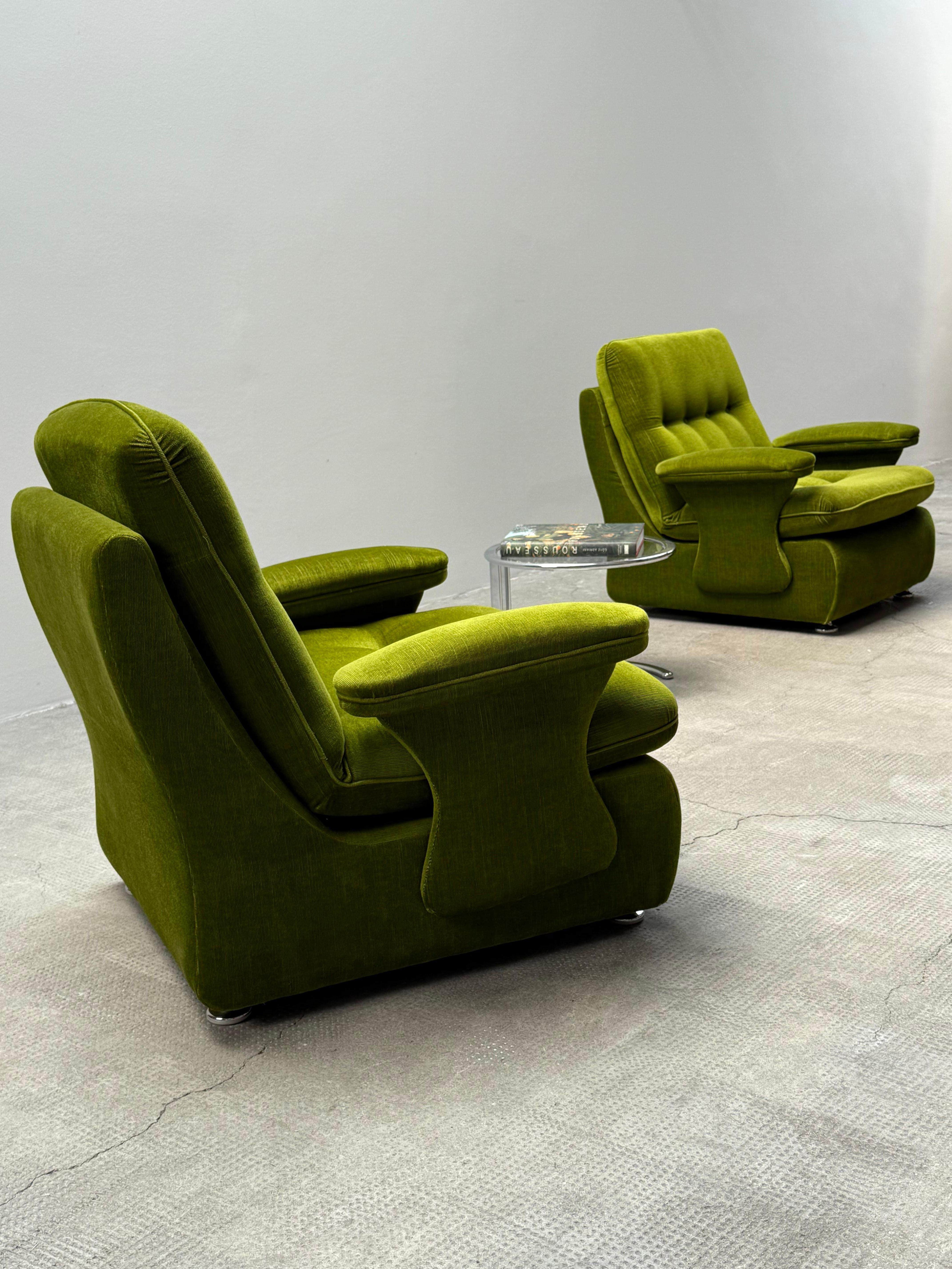 2 GREEN VELVET FUTURISM SPACE AGE ARMCHAIRS, GERMANY 1970s For Sale 4