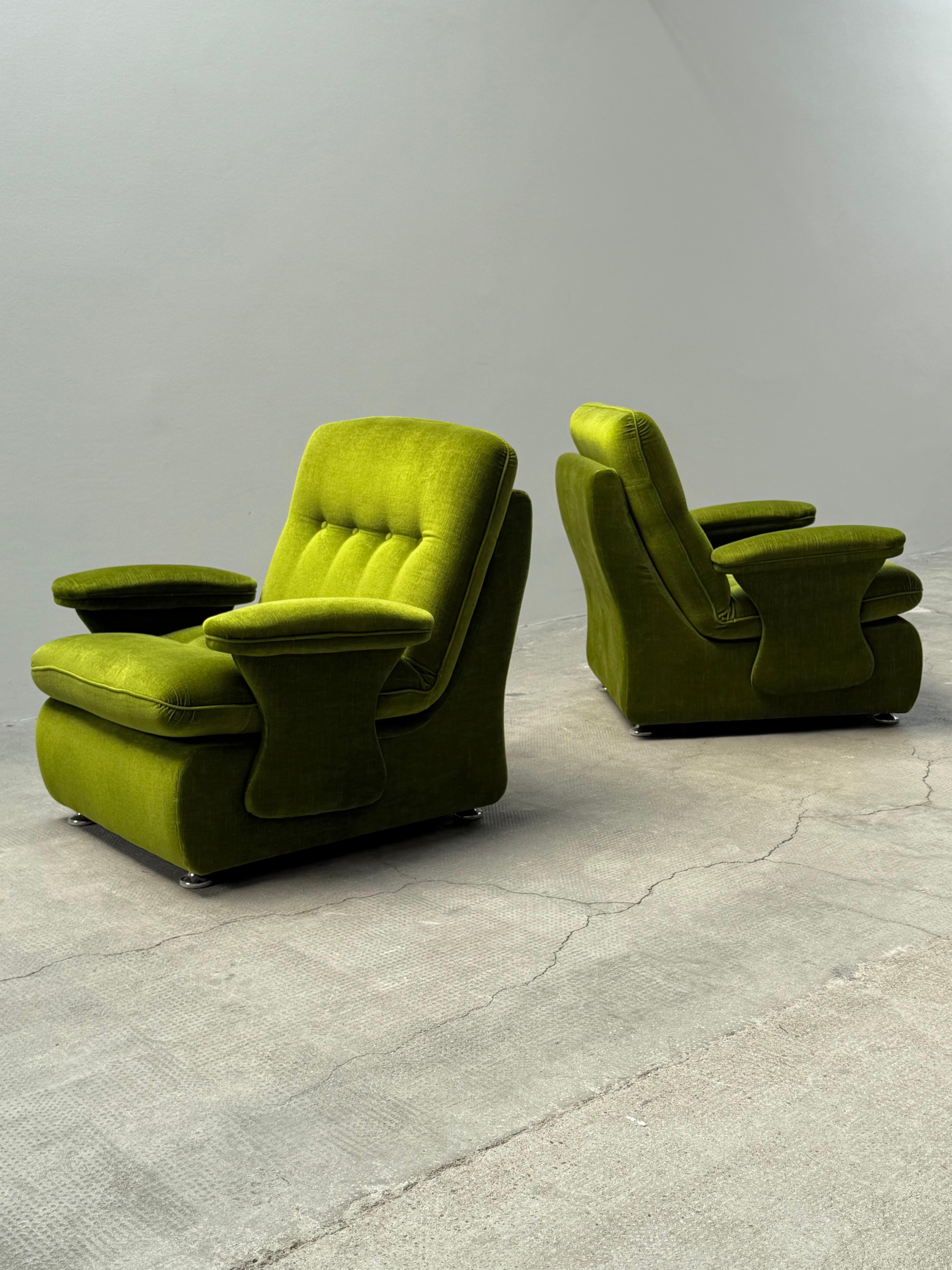 2 GREEN VELVET FUTURISM SPACE AGE ARMCHAIRS, GERMANY 1970s For Sale 1