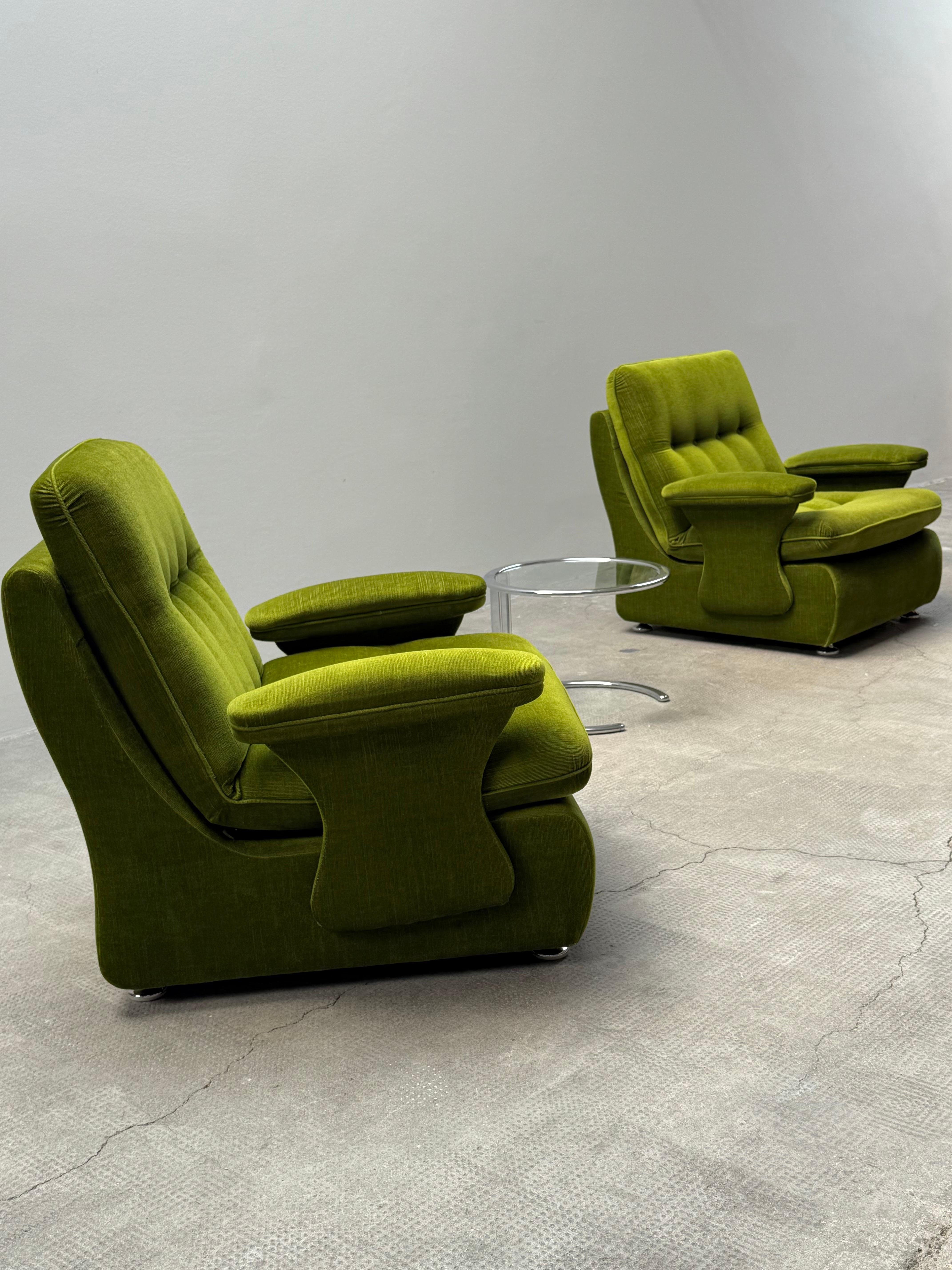 2 GREEN VELVET FUTURISM SPACE AGE ARMCHAIRS, GERMANY 1970s For Sale 2
