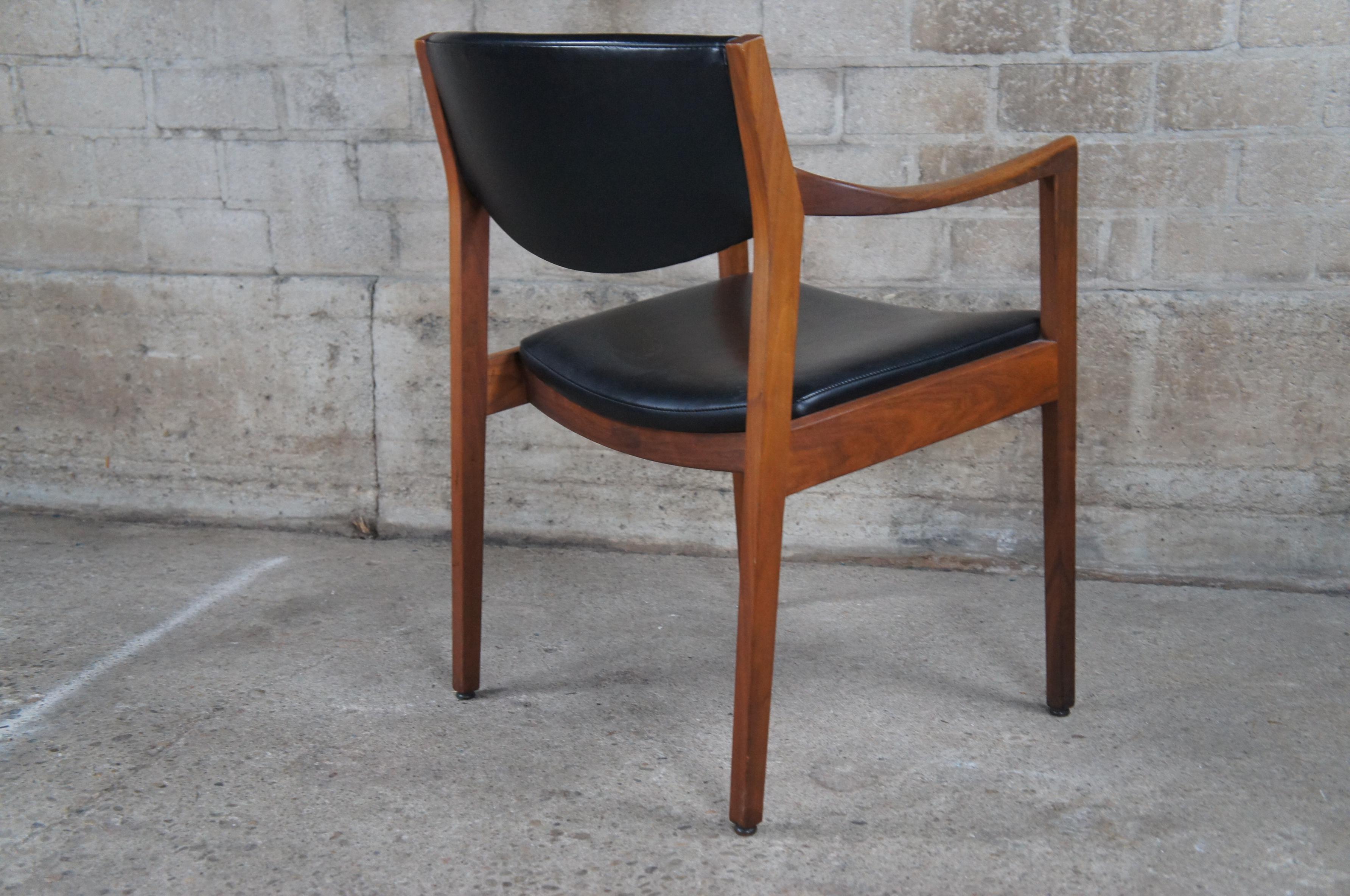 2 Gunlocke After Risom Mid Century Modern Danish Walnut & Leather Arms Chairs  For Sale 5