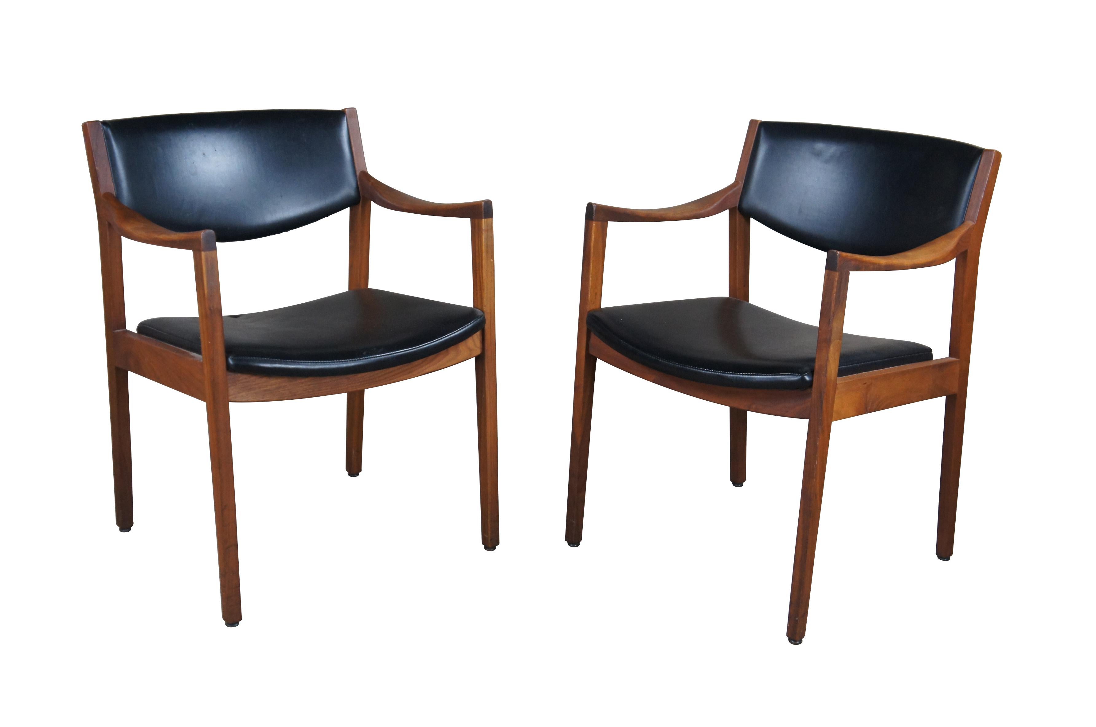 Mid-Century Modern 2 Gunlocke After Risom Mid Century Modern Danish Walnut & Leather Arms Chairs  For Sale