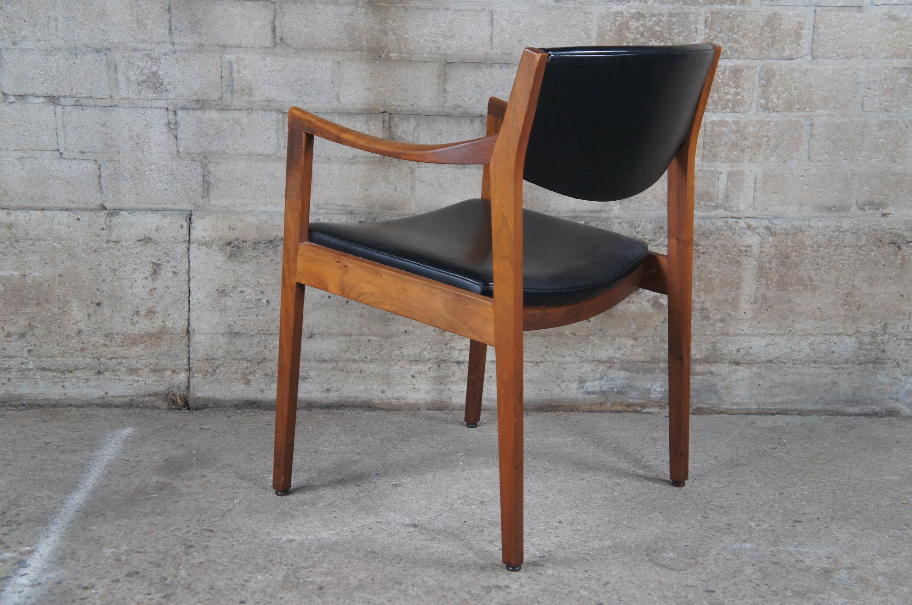 2 Gunlocke After Risom Mid Century Modern Danish Walnut & Leather Arms Chairs  For Sale 3