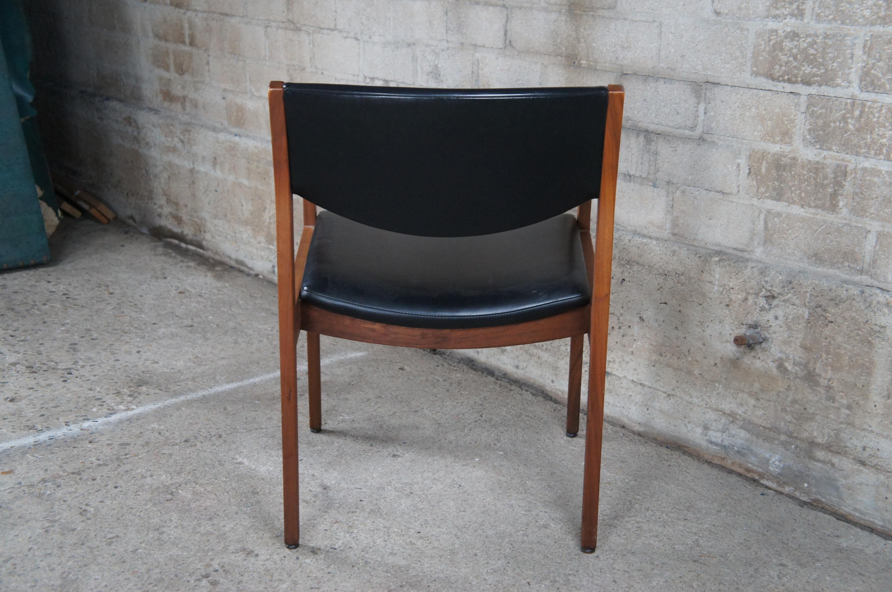 2 Gunlocke After Risom Mid Century Modern Danish Walnut & Leather Arms Chairs  For Sale 4