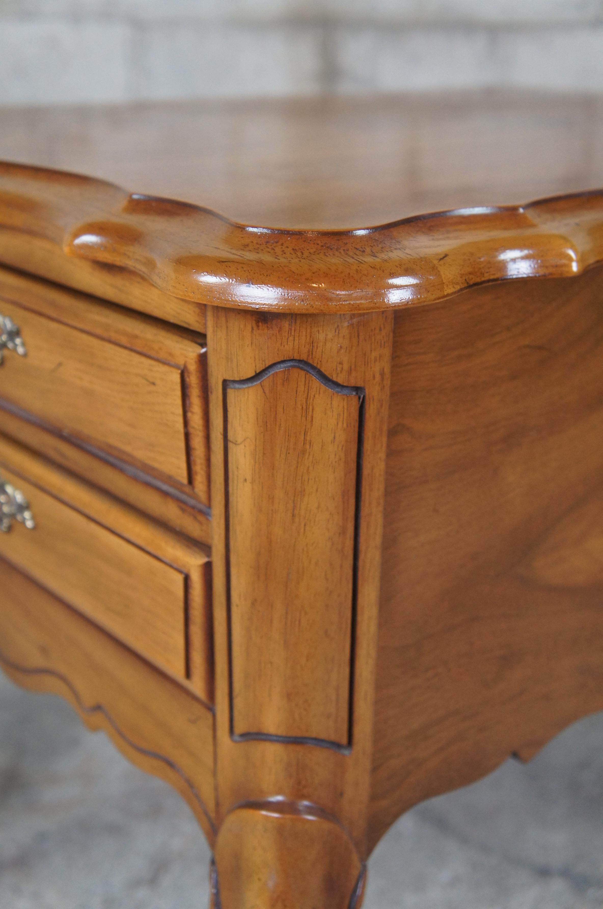 2 Hammary Maisonette French Louis XV Walnut Side End Table Nightstand Provincial 3