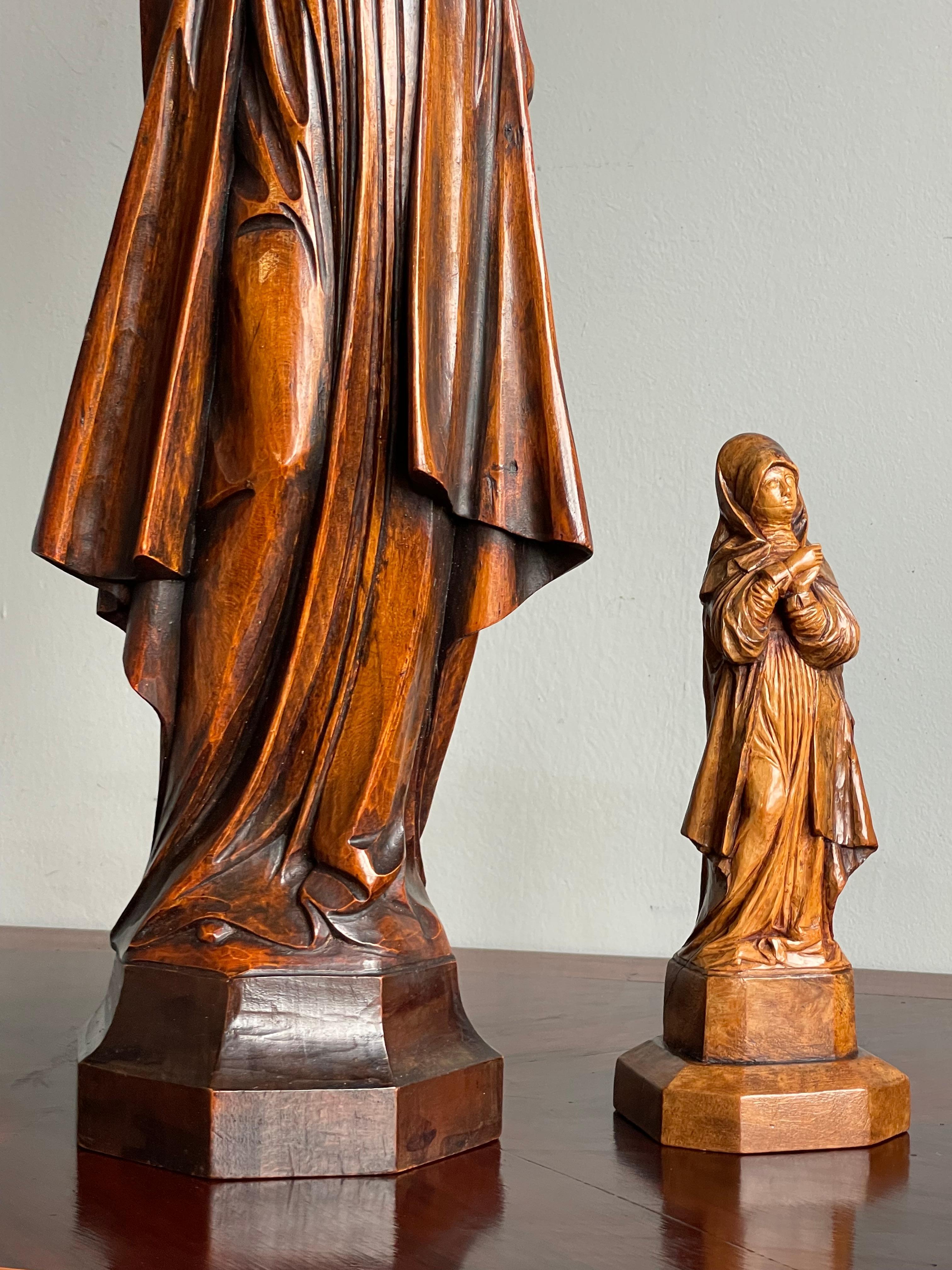 Néo-Renaissance 2 statuettes et sculptures anciennes sculptées à la main de Sainte-Thérèse d'Avila / de Jésus en vente