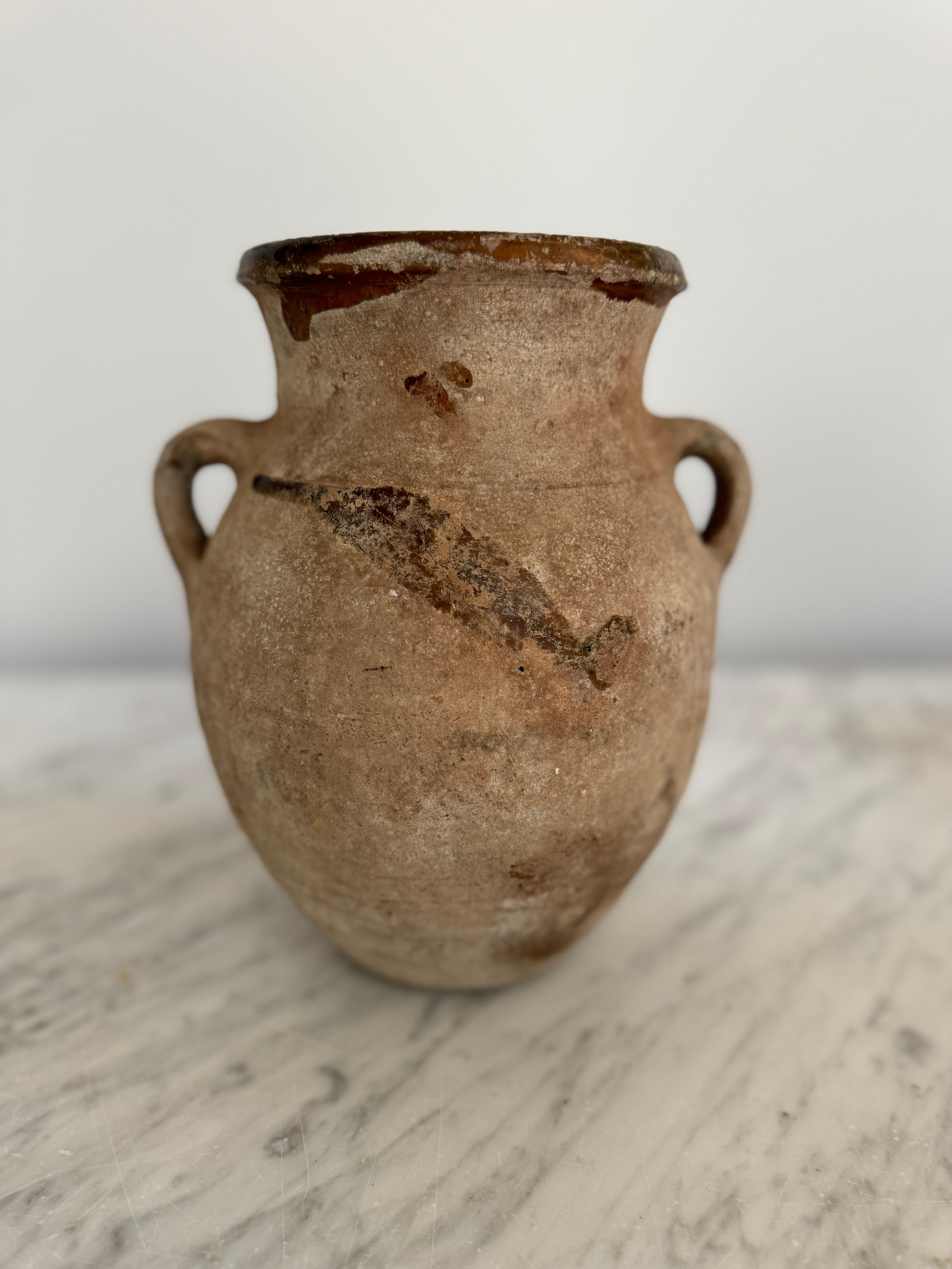 2 Handle Calabrese Pot In Good Condition For Sale In Ventura, CA