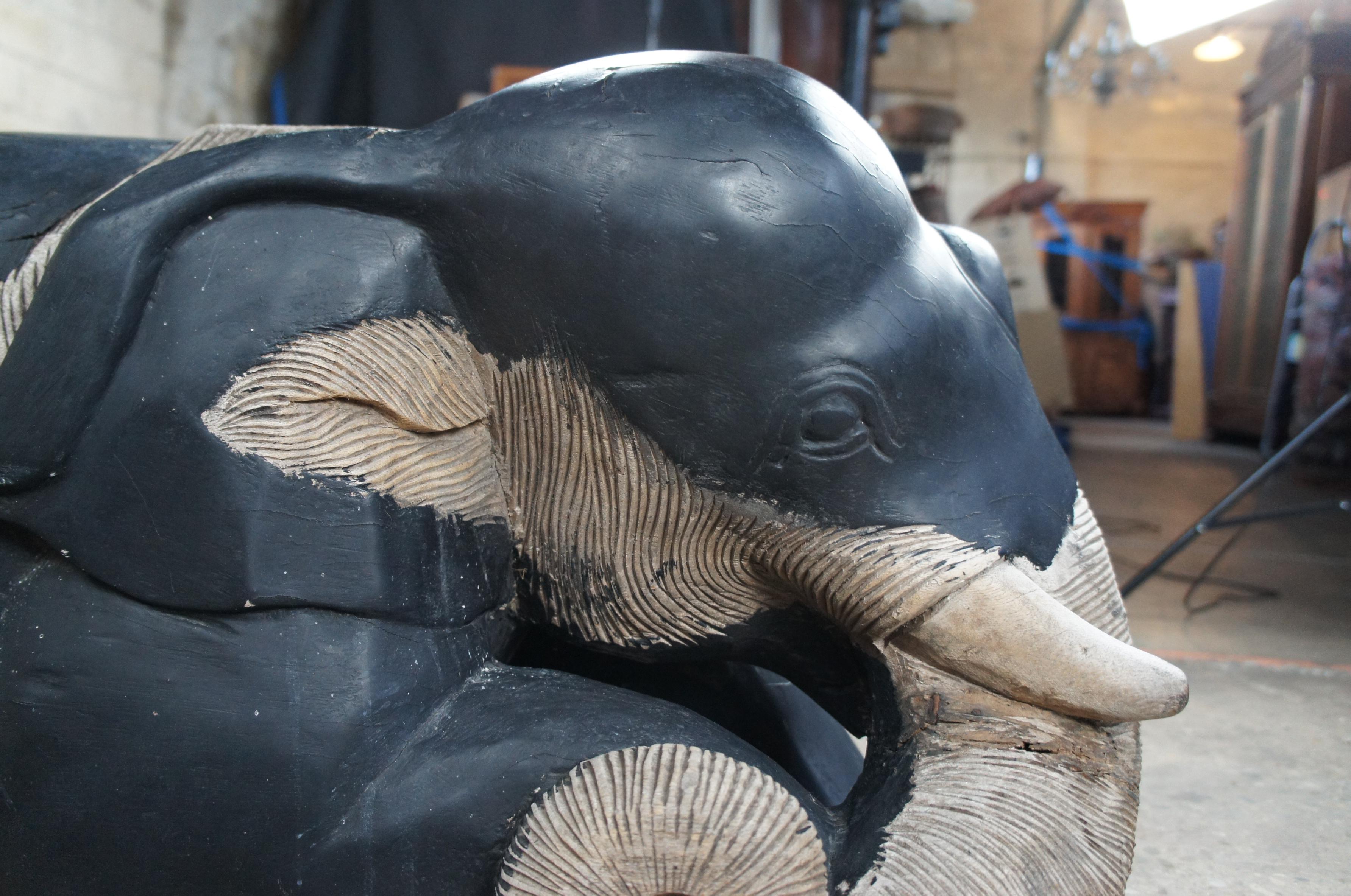 2 statues de gardiens d'éléphants indonésiens vintage en bois de teck sculpté, fabriquées à la main 2