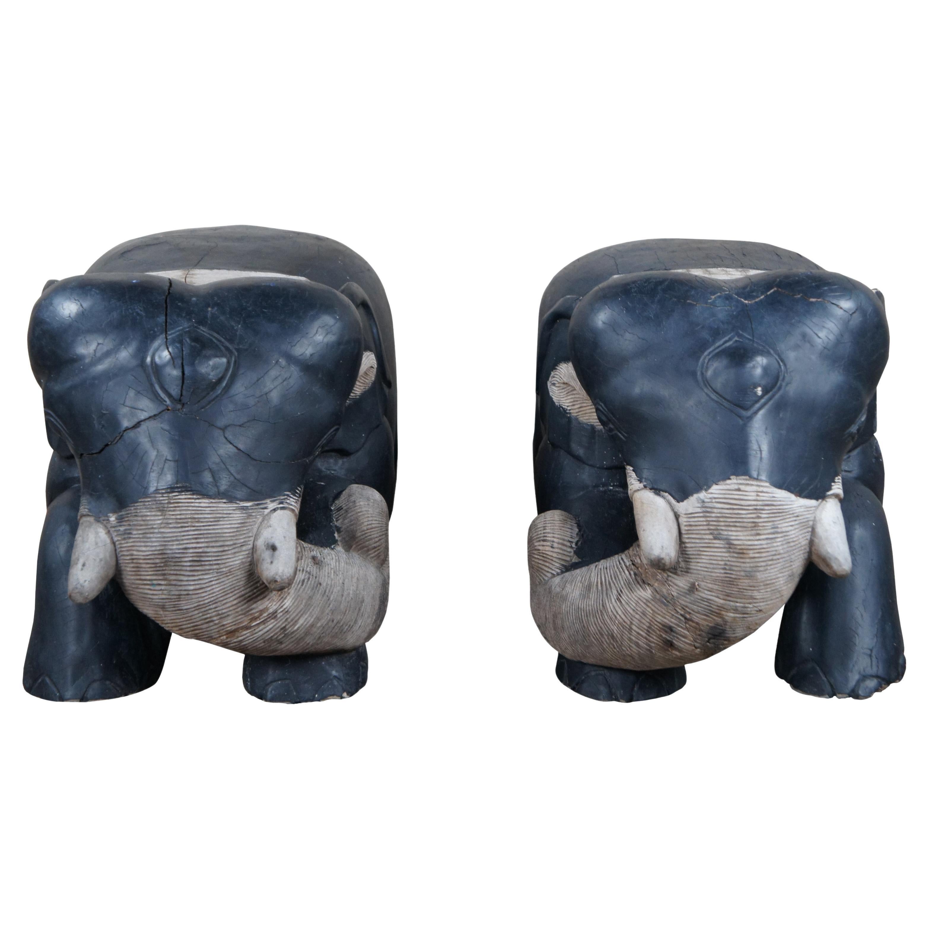 2 statues de gardiens d'éléphants indonésiens vintage en bois de teck sculpté, fabriquées à la main