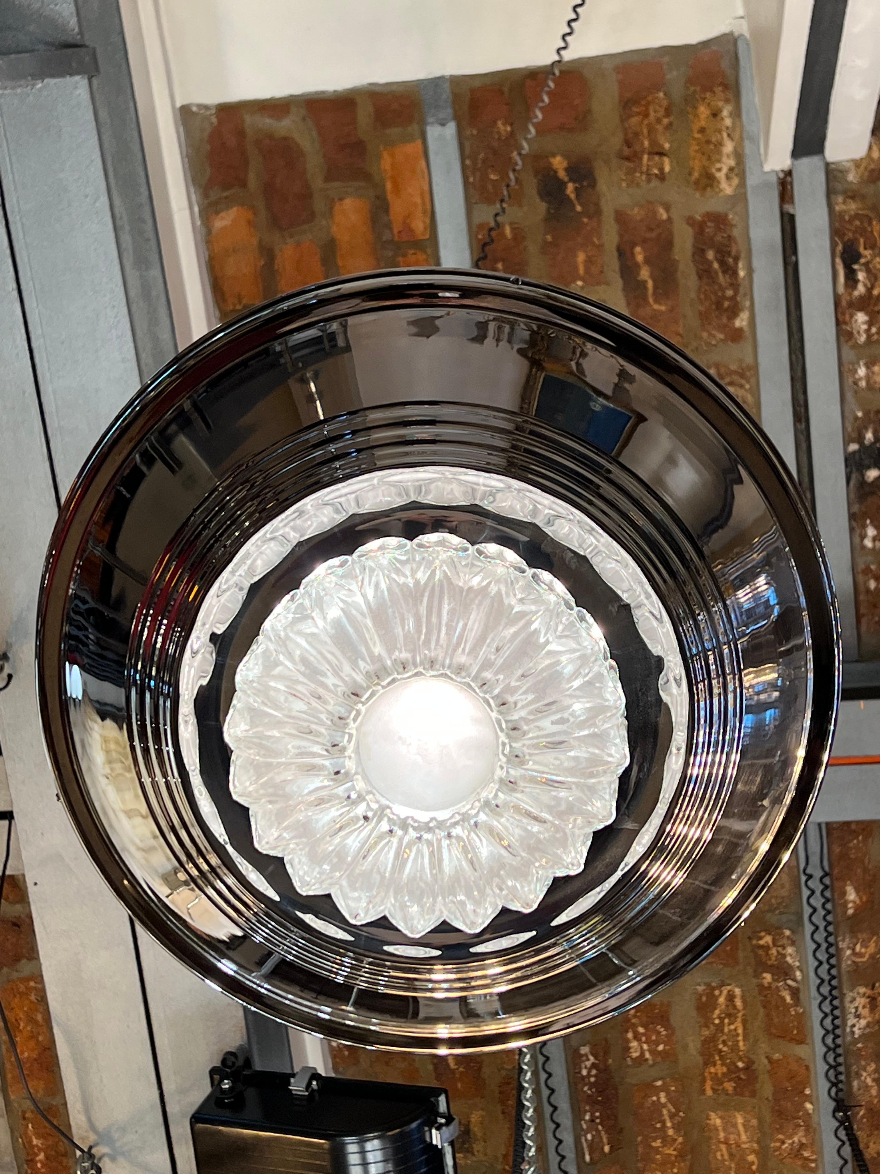 Stile: Art Deco
Anno: 1935
Materiale: cristallo e cromo.
Per la tua sicurezza e per quella della tua proprietà, tutte le nostre luci sono dotate di nuovi cavi elettrici. Pensiamo sempre ai nostri clienti.
Per qualsiasi domanda siamo a vostra
