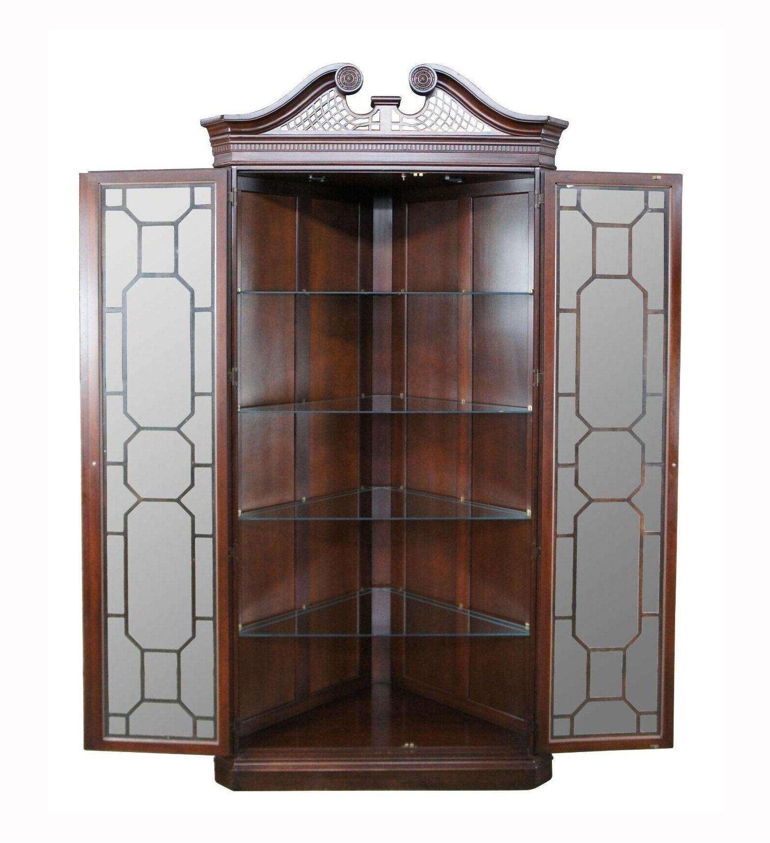 air of Harden Furniture American Cherry Illuminated corner cabinet, circa 1980s. Features Chippendale or Georgian styling with fretwork trimmed glass doors, an open pediment with pierced lattice work and dentil molding. Includes four glass shelves