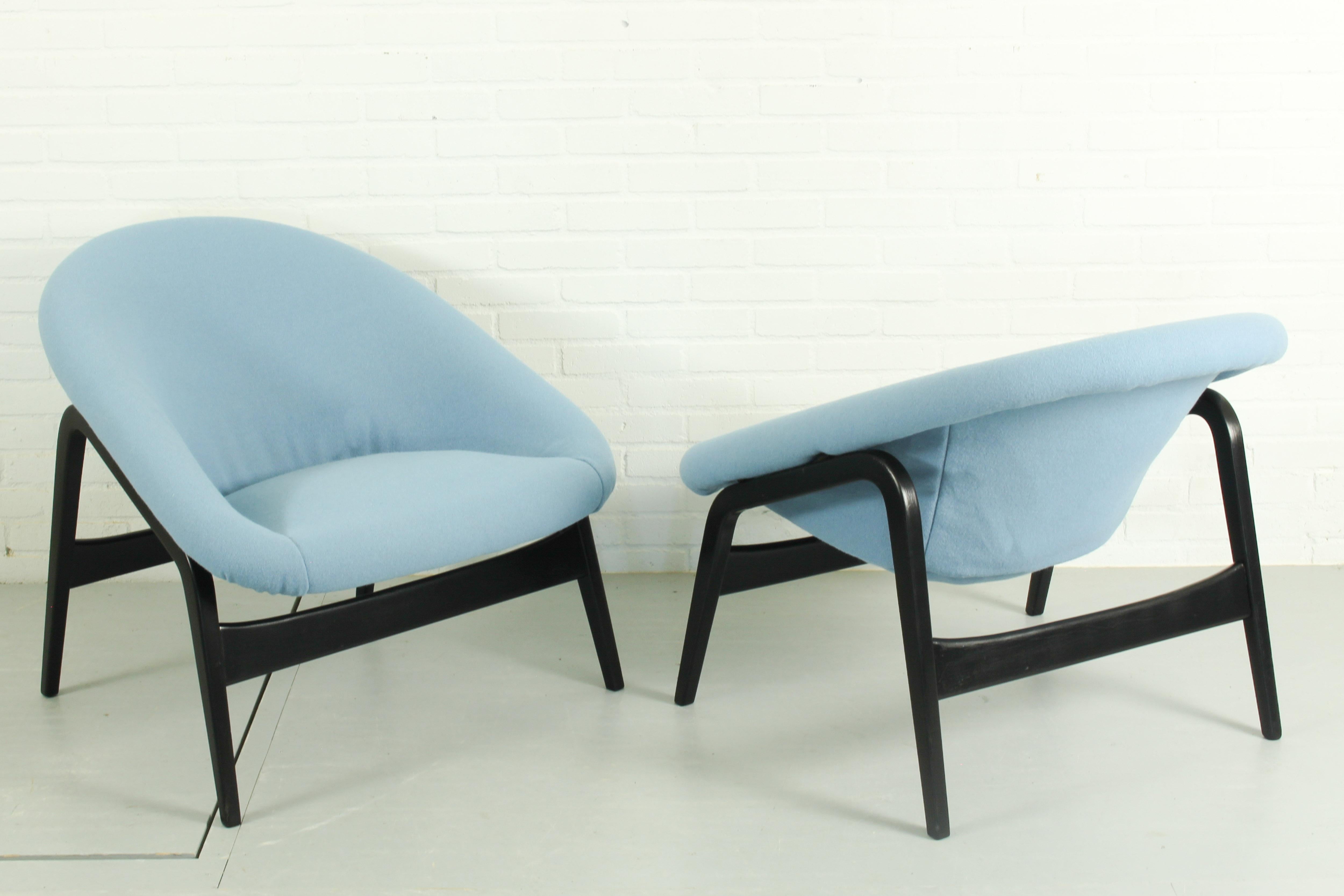 2 Hartmut Lohmeyer for Artifort lounge chairs Model 118 'Columbus',  1957 In Good Condition For Sale In Appeltern, Gelderland