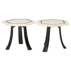 2 tables d'appoint hexagonales en terrazzo blanc et incrustation de bronze Harvey Probber