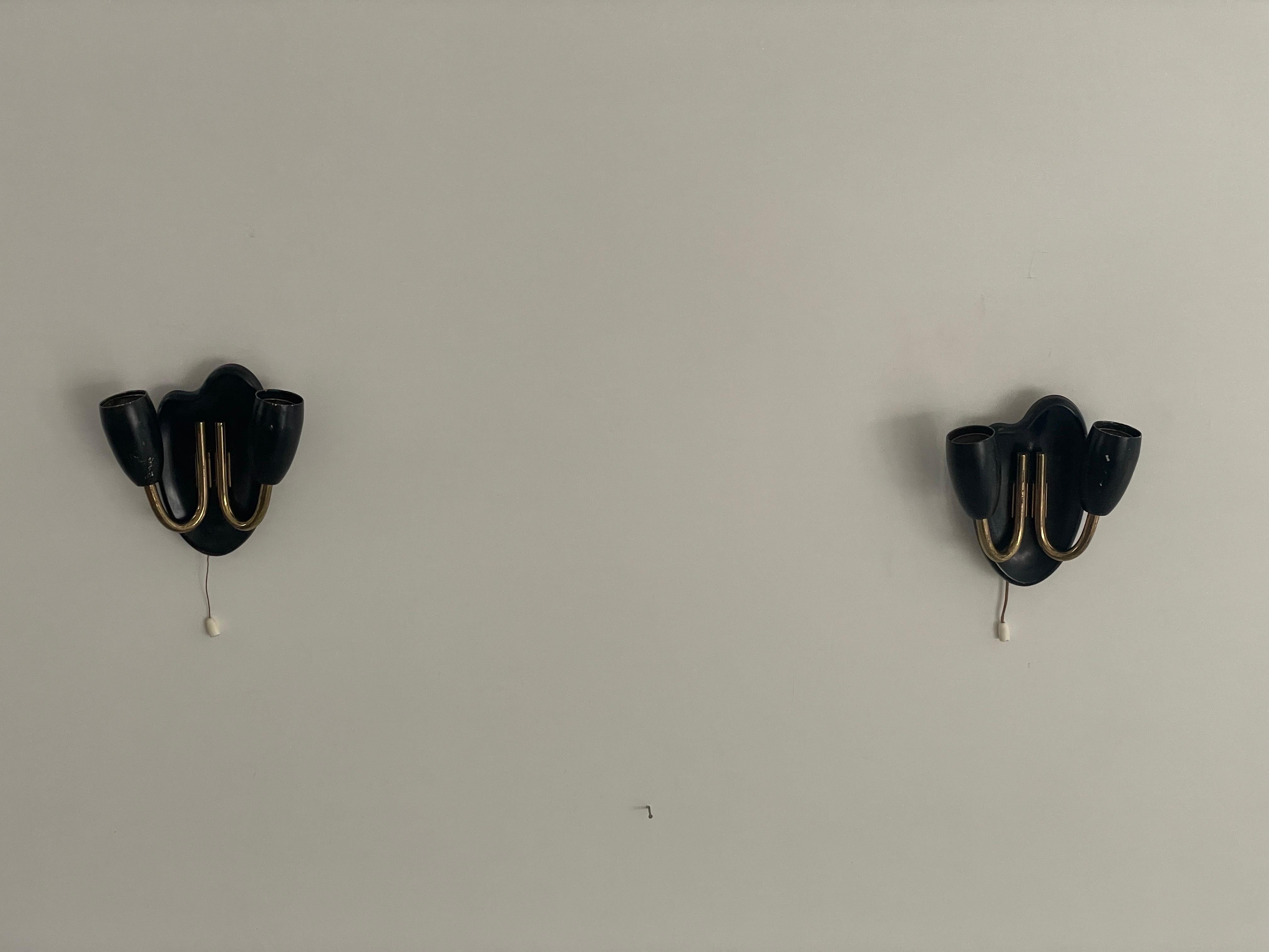 Coppia di piccole lampade a 2 teste in metallo nero, anni '50, Germania In condizioni buone in vendita a Hagenbach, DE