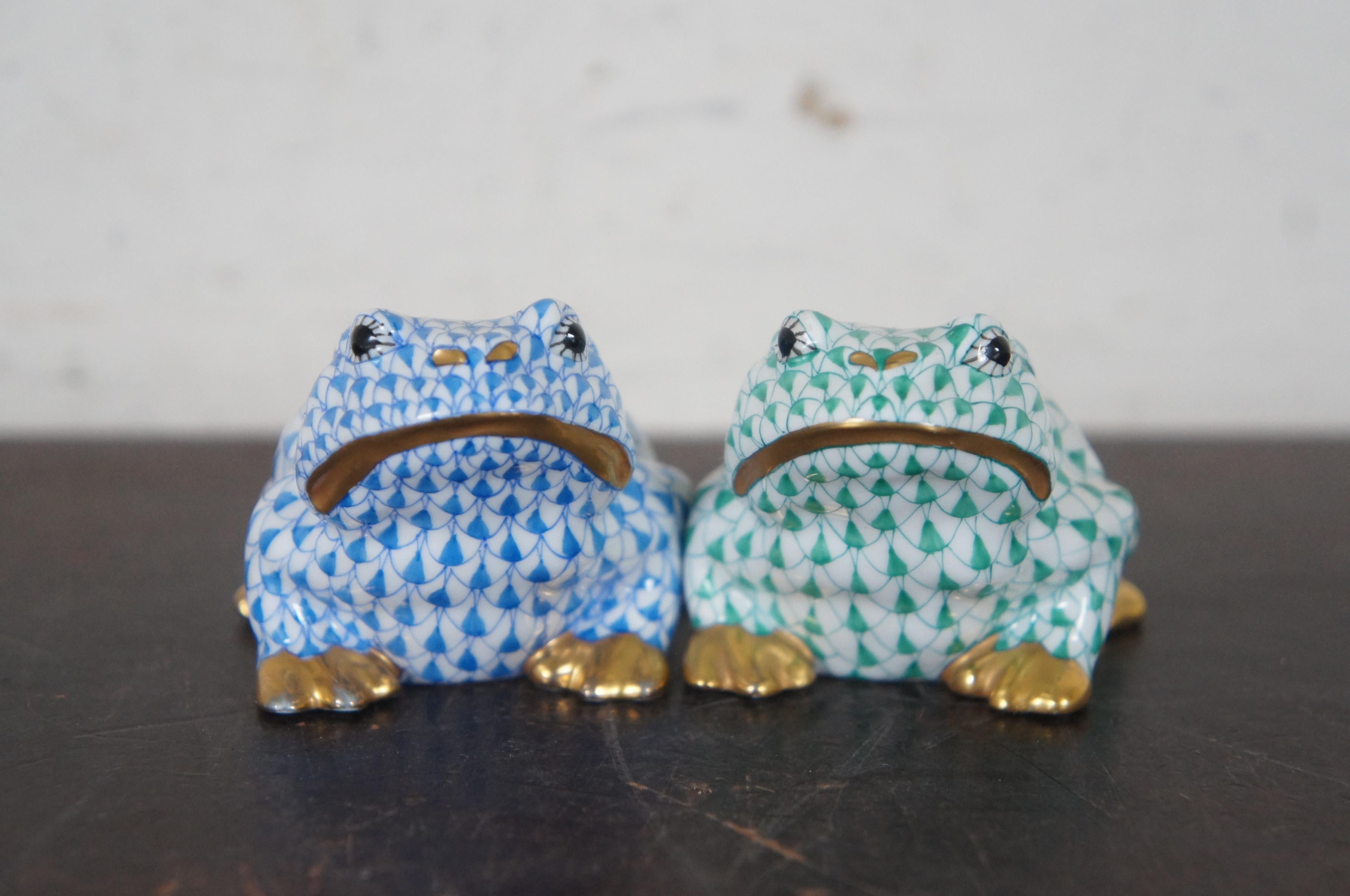 2 Herend Hungary Porcelain Fishnet Enameled Frog Todd the Toad Figurines Pair In Good Condition In Dayton, OH
