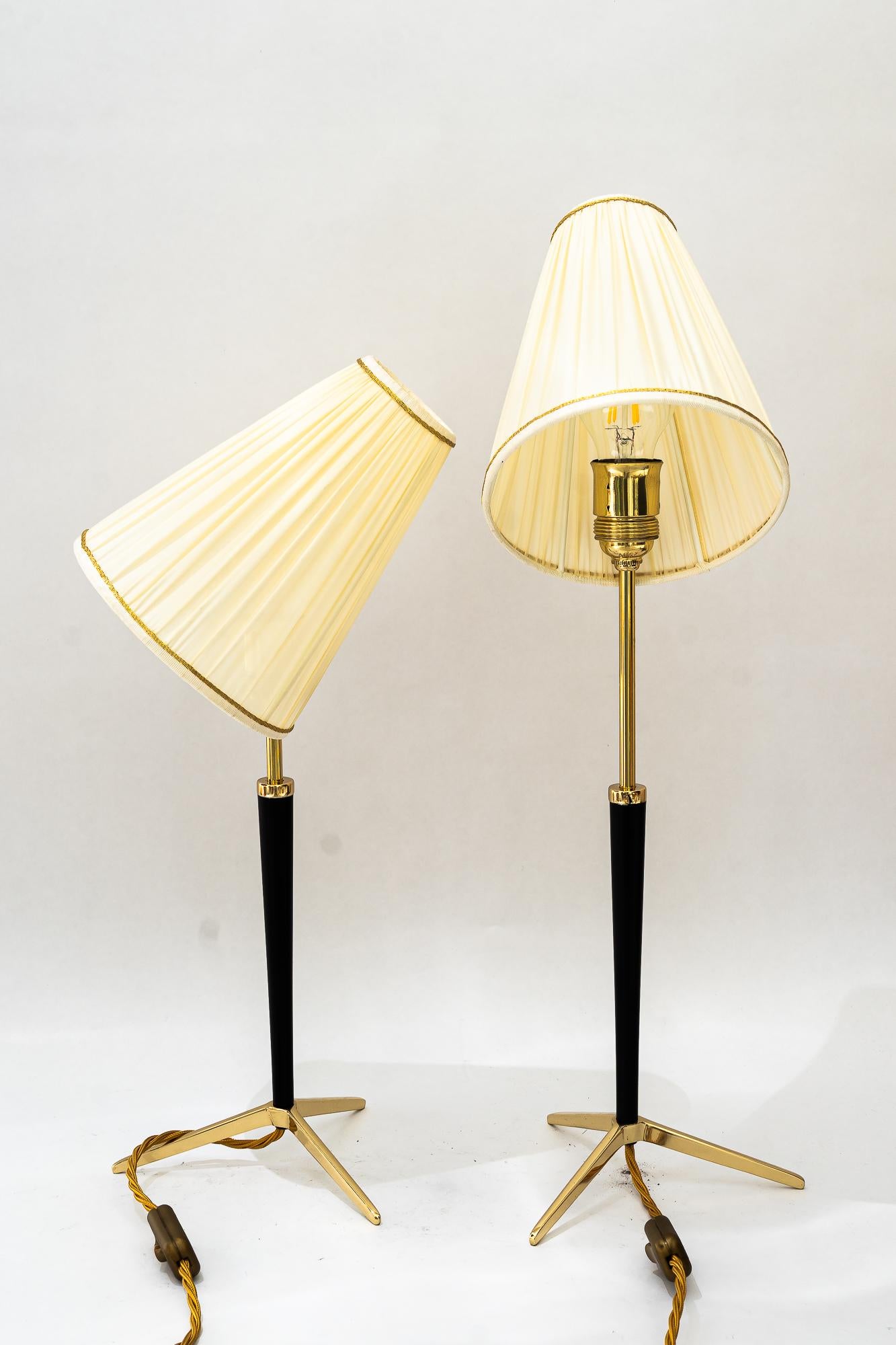 Lacquered 2 hight adjustable J.T.Kalmar table lamps with fabric shades vienna around 1950s For Sale