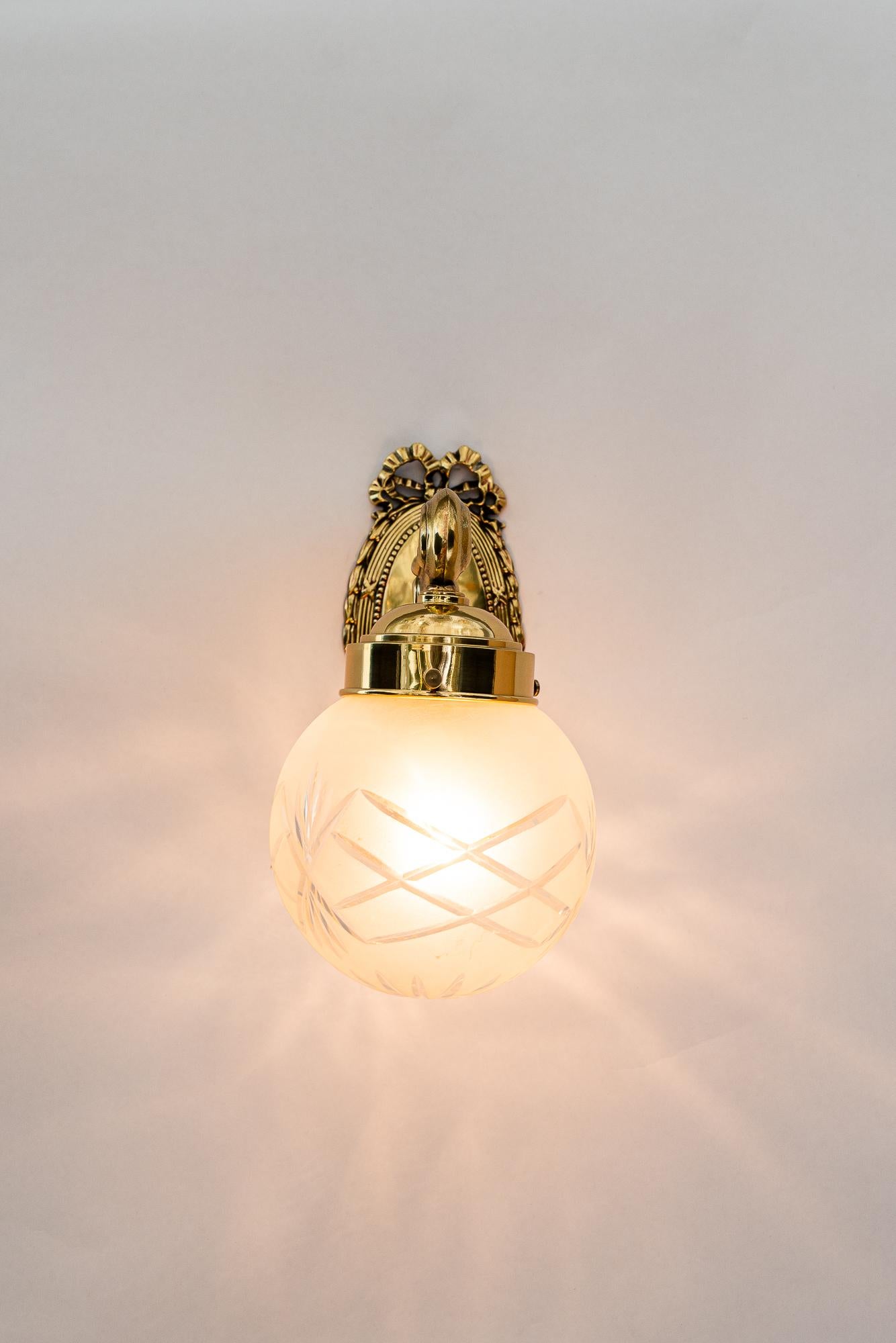 2 lampes murales historiques avec abat-jour en verre taillé vienne vers 1890 en vente 7