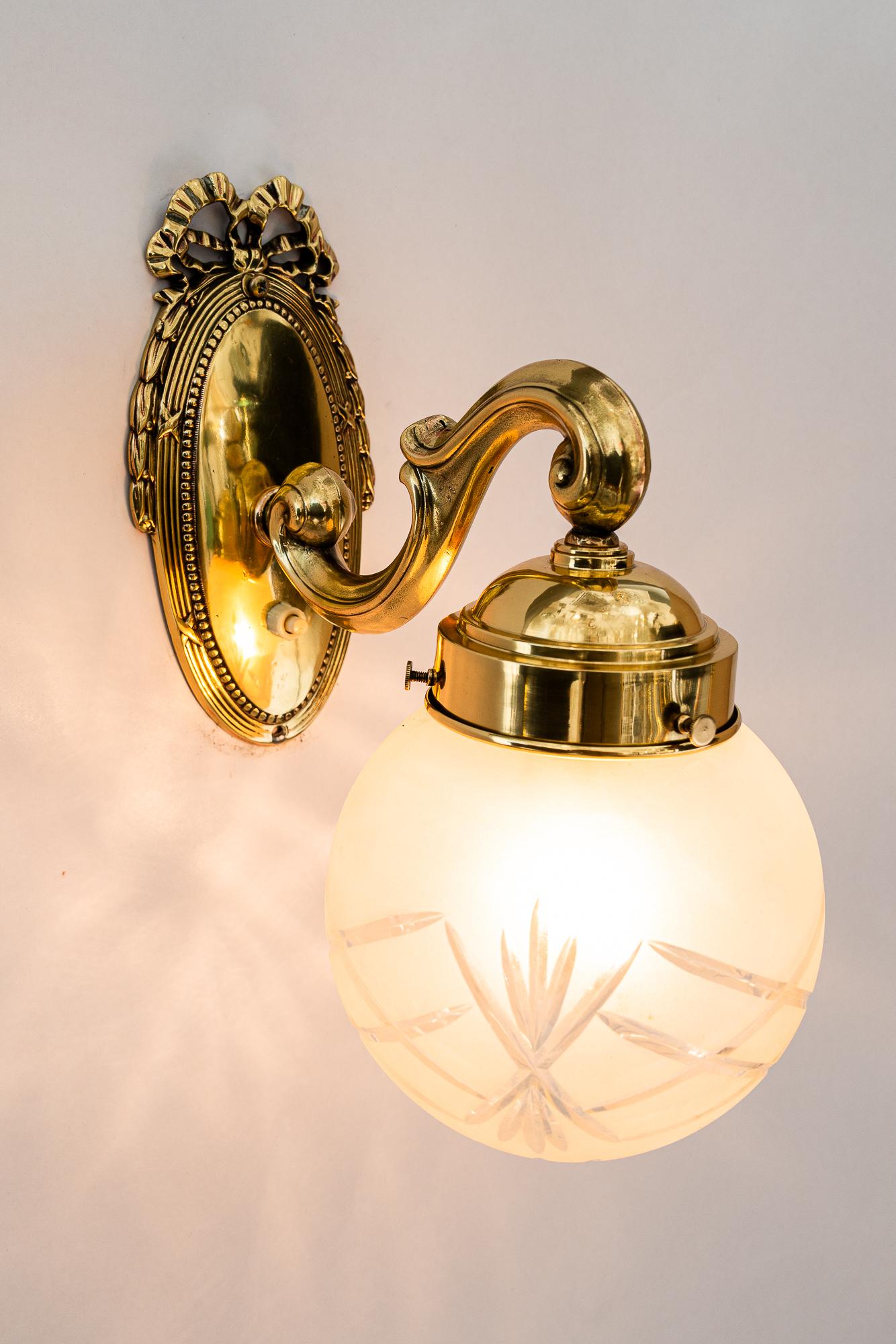 2 lampes murales historiques avec abat-jour en verre taillé vienne vers 1890 en vente 8