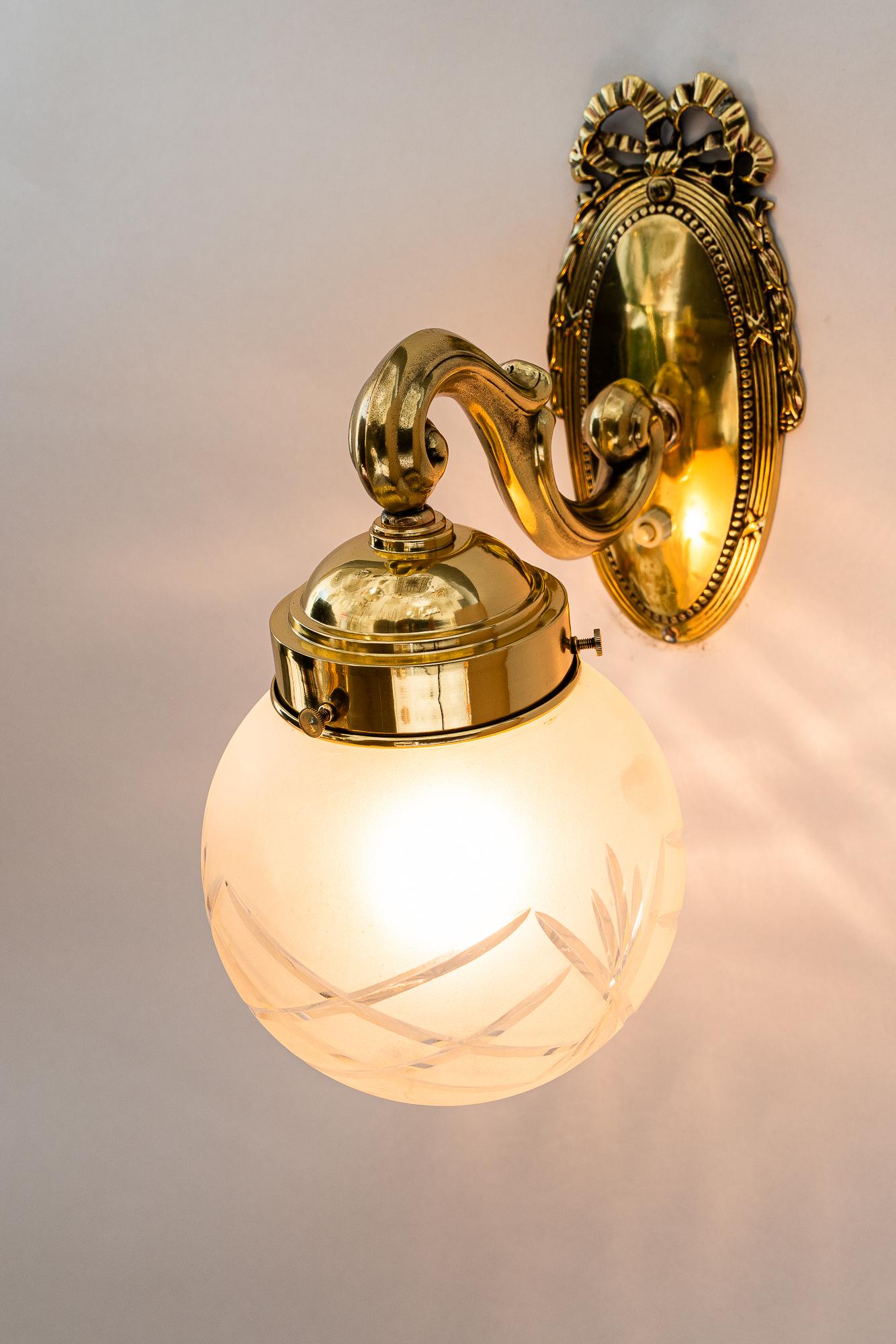 2 lampes murales historiques avec abat-jour en verre taillé vienne vers 1890 en vente 9