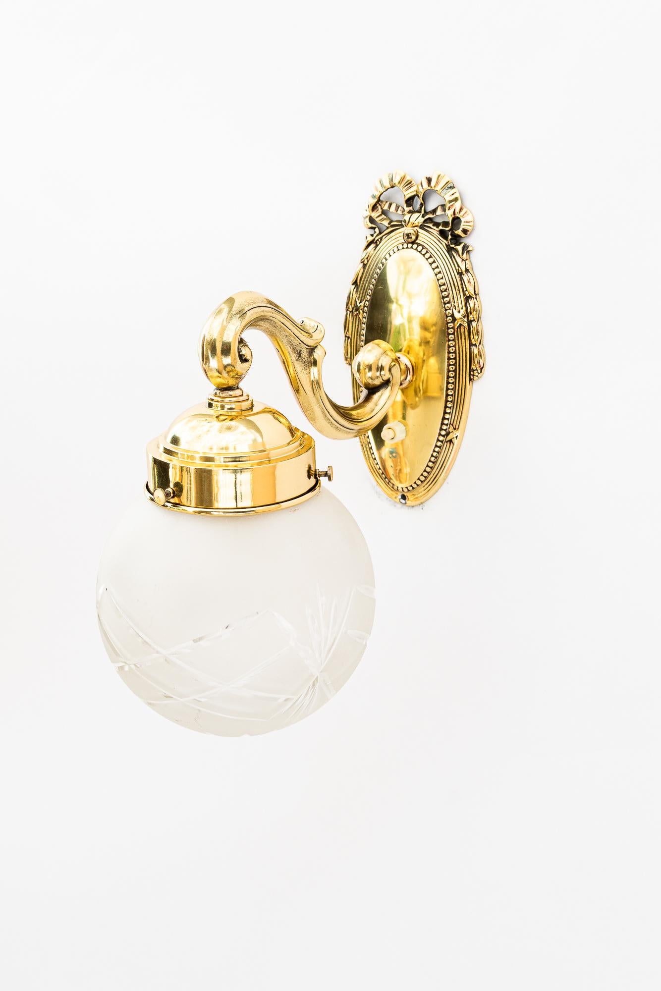 2 lampes murales historiques avec abat-jour en verre taillé vienne vers 1890 en vente 1