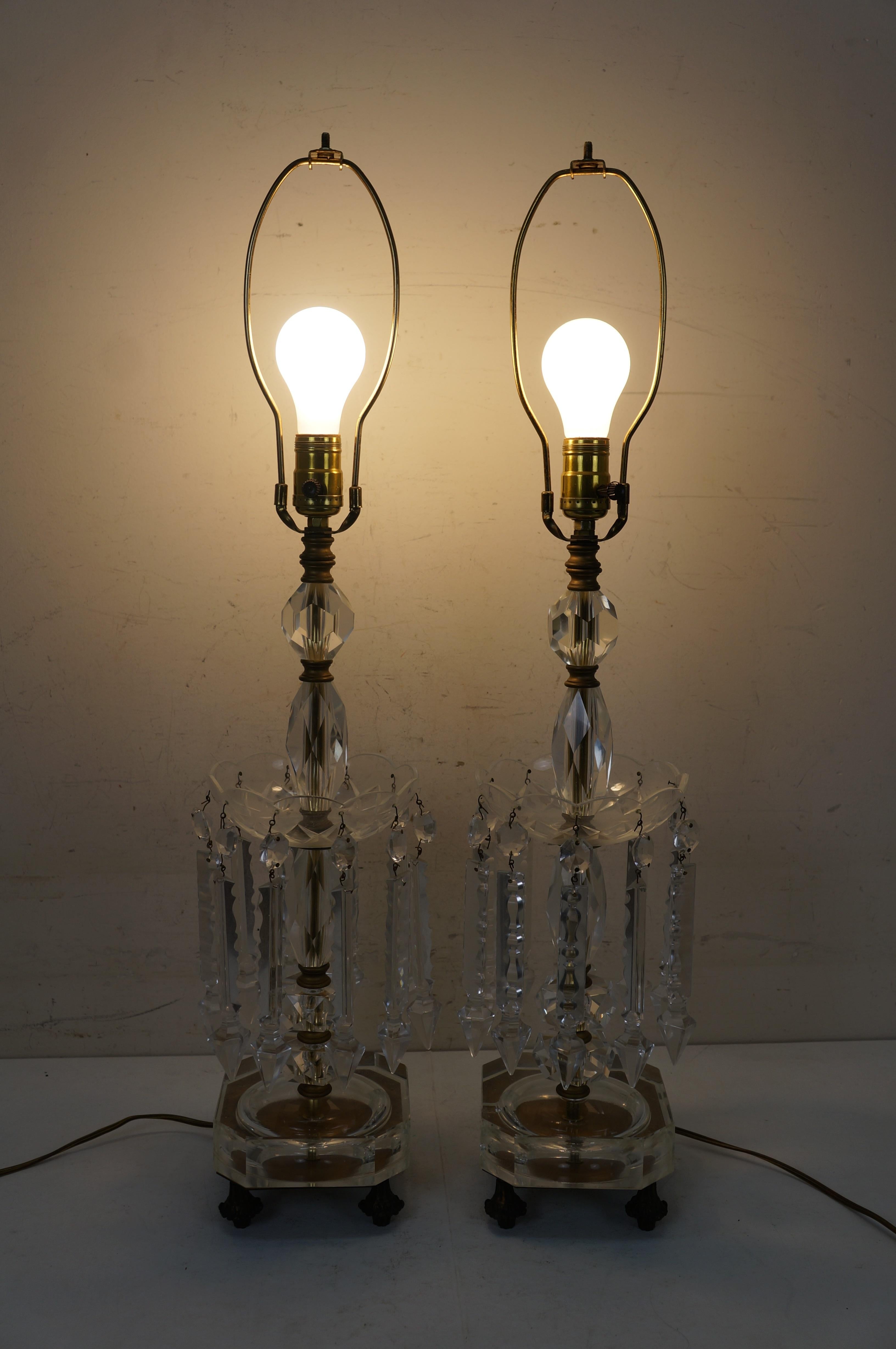 2 Lampade da tavolo Hollywood Regency con piedini a goccia in cristallo lustro 22