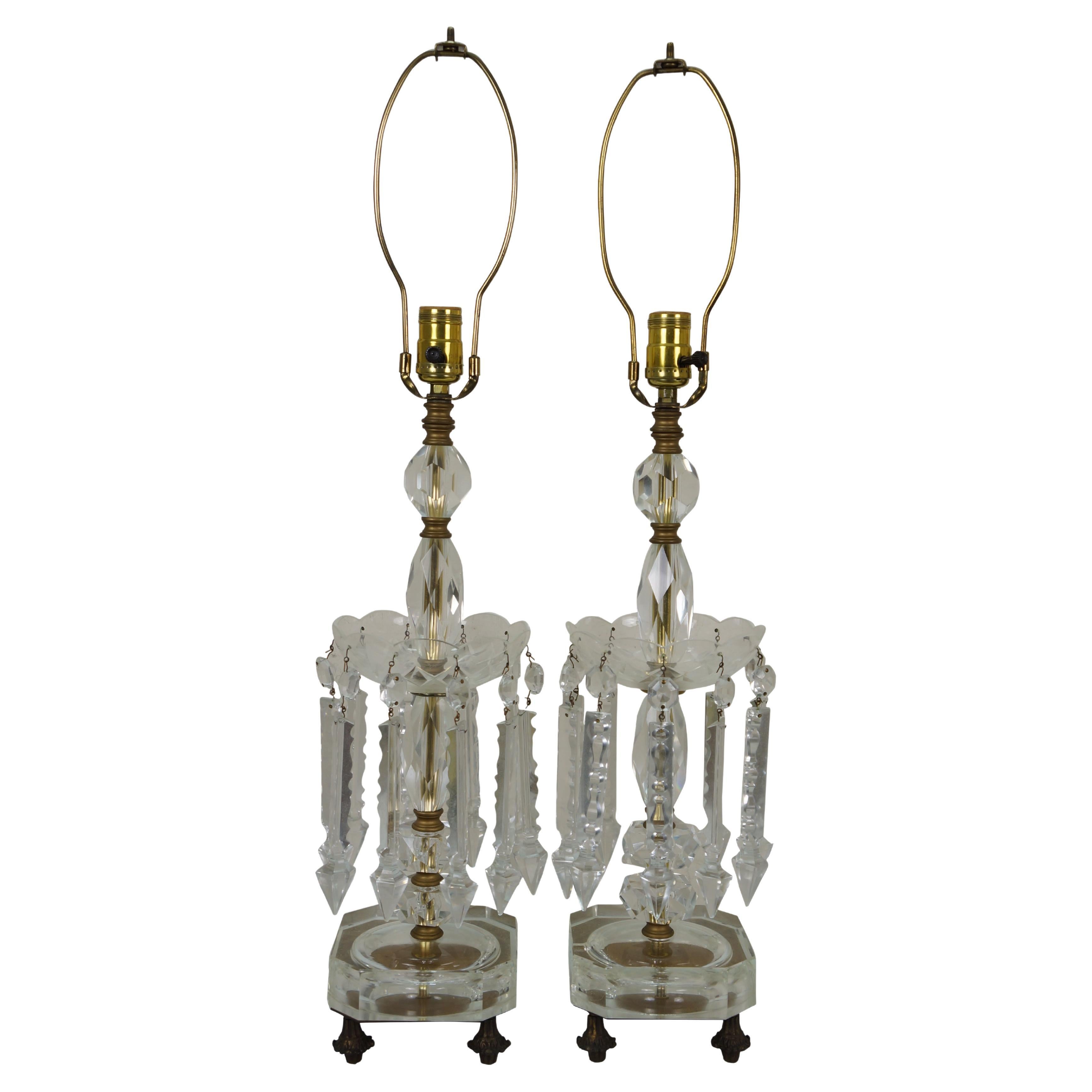 2 Lampade da tavolo Hollywood Regency con piedini a goccia in cristallo lustro 22" in vendita