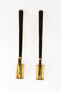 2 hooks around 1950s