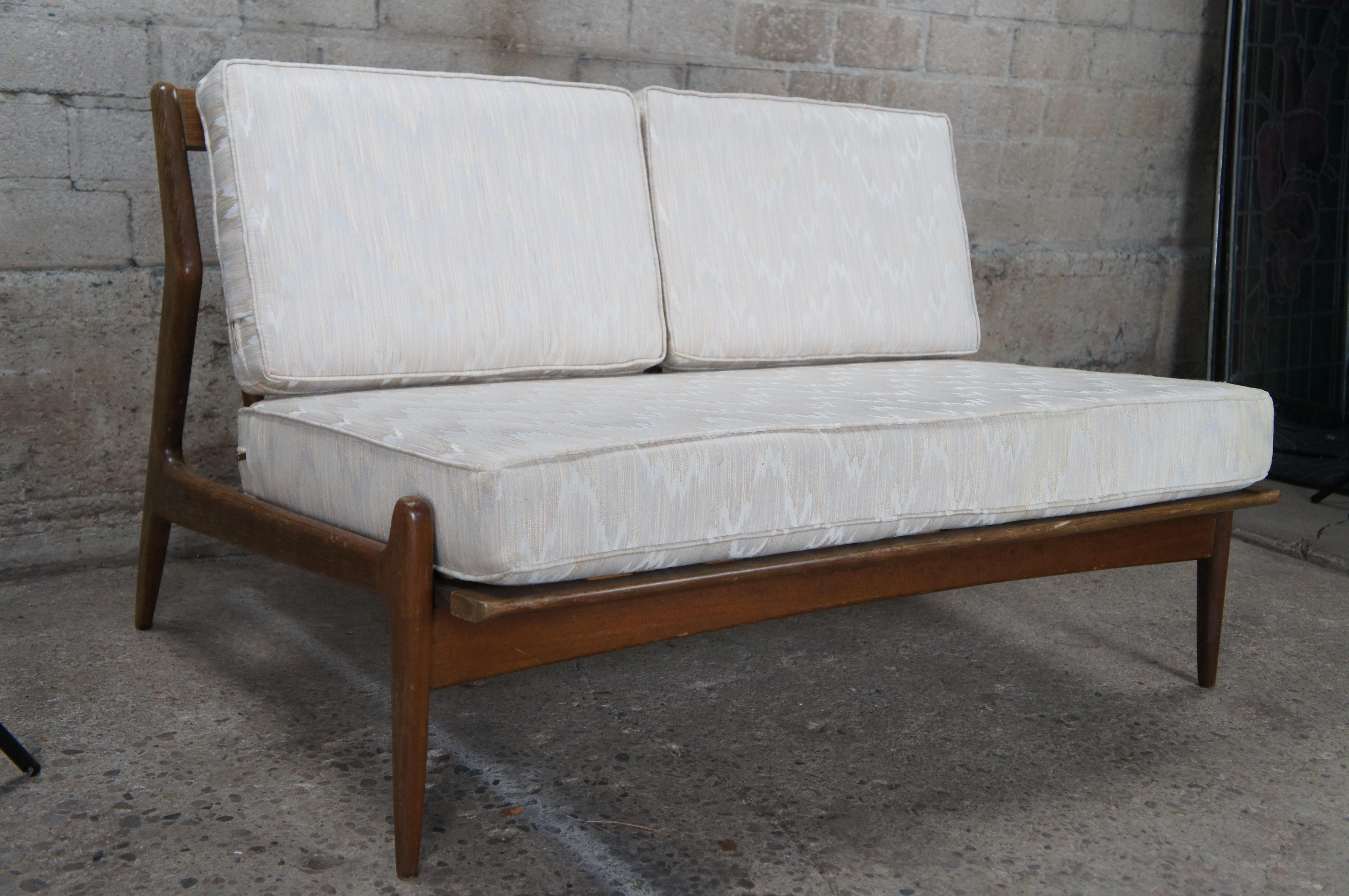 2 IB Koford Larsen Selig Danish Mid Century Modern Walnut Settee Sofa Love Seats Abîmé - En vente à Dayton, OH