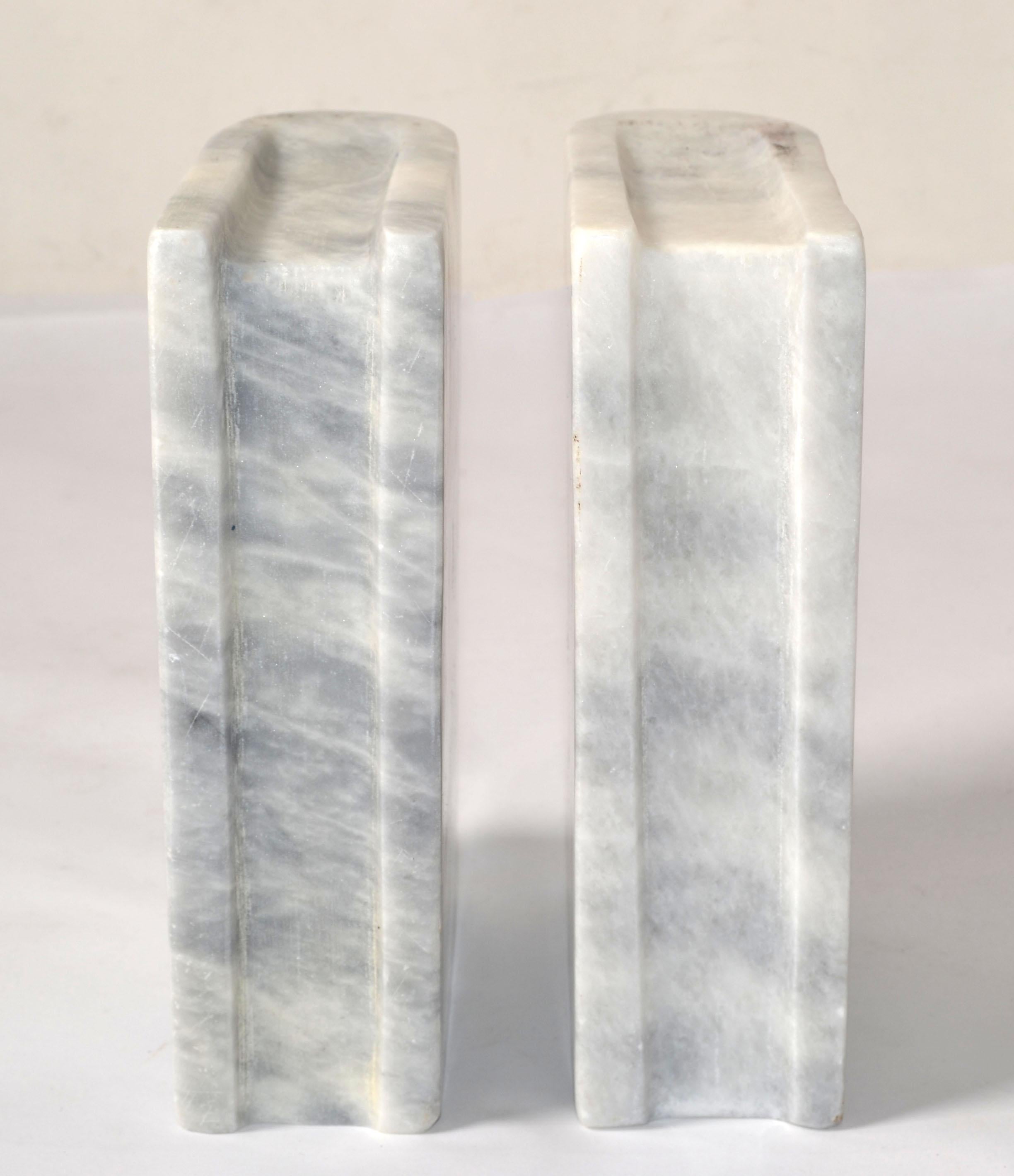 2 serre-livres italiens en forme de livre gris albâtre Objets d'art modernes du milieu du siècle dernier en vente 2