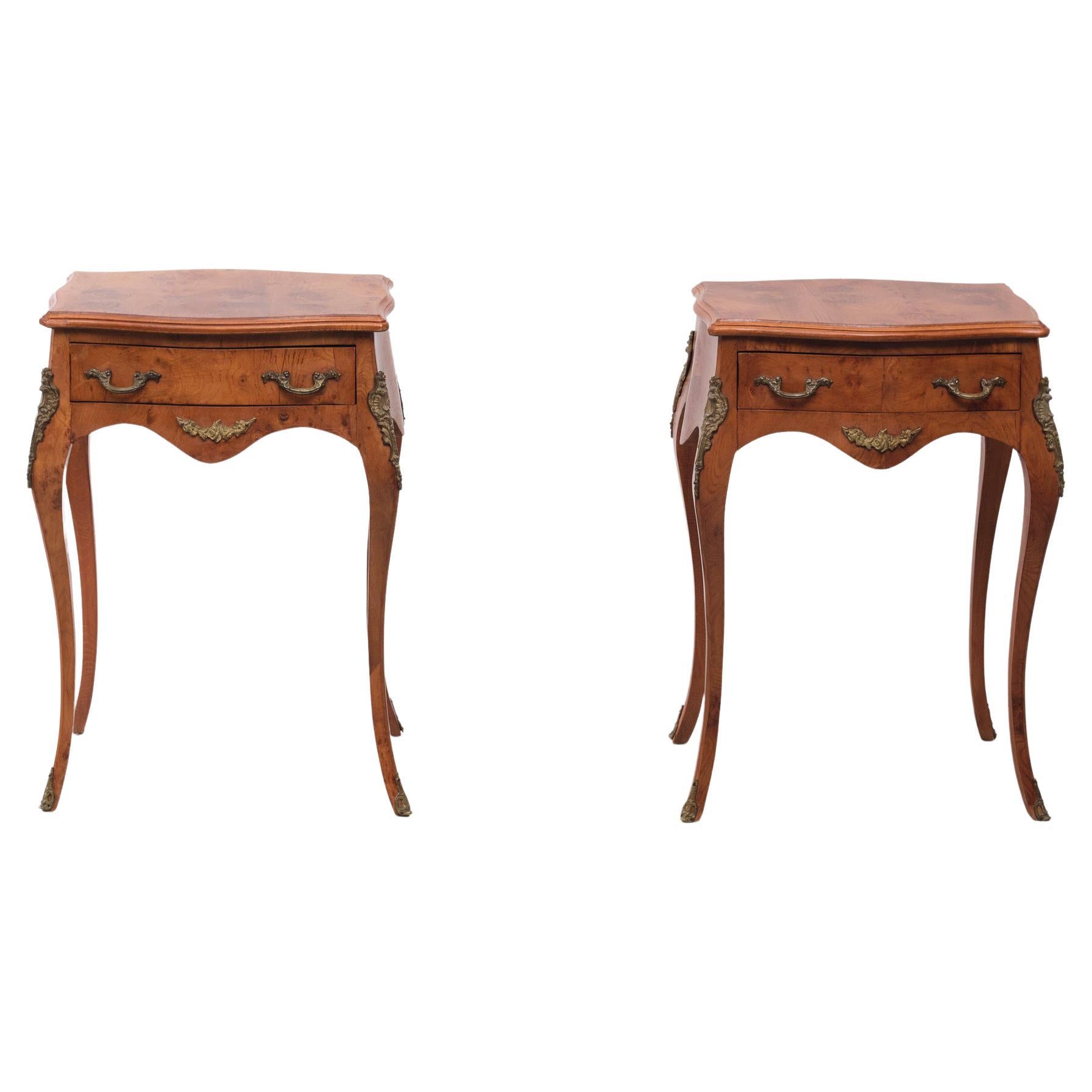 Very nice set of Italian side tables. Louis XV style. Burl wood bronze 
Handles and feet. looking great in any interior. attractive set.
Look at the measurements of this tables. pretty high on his feet.

