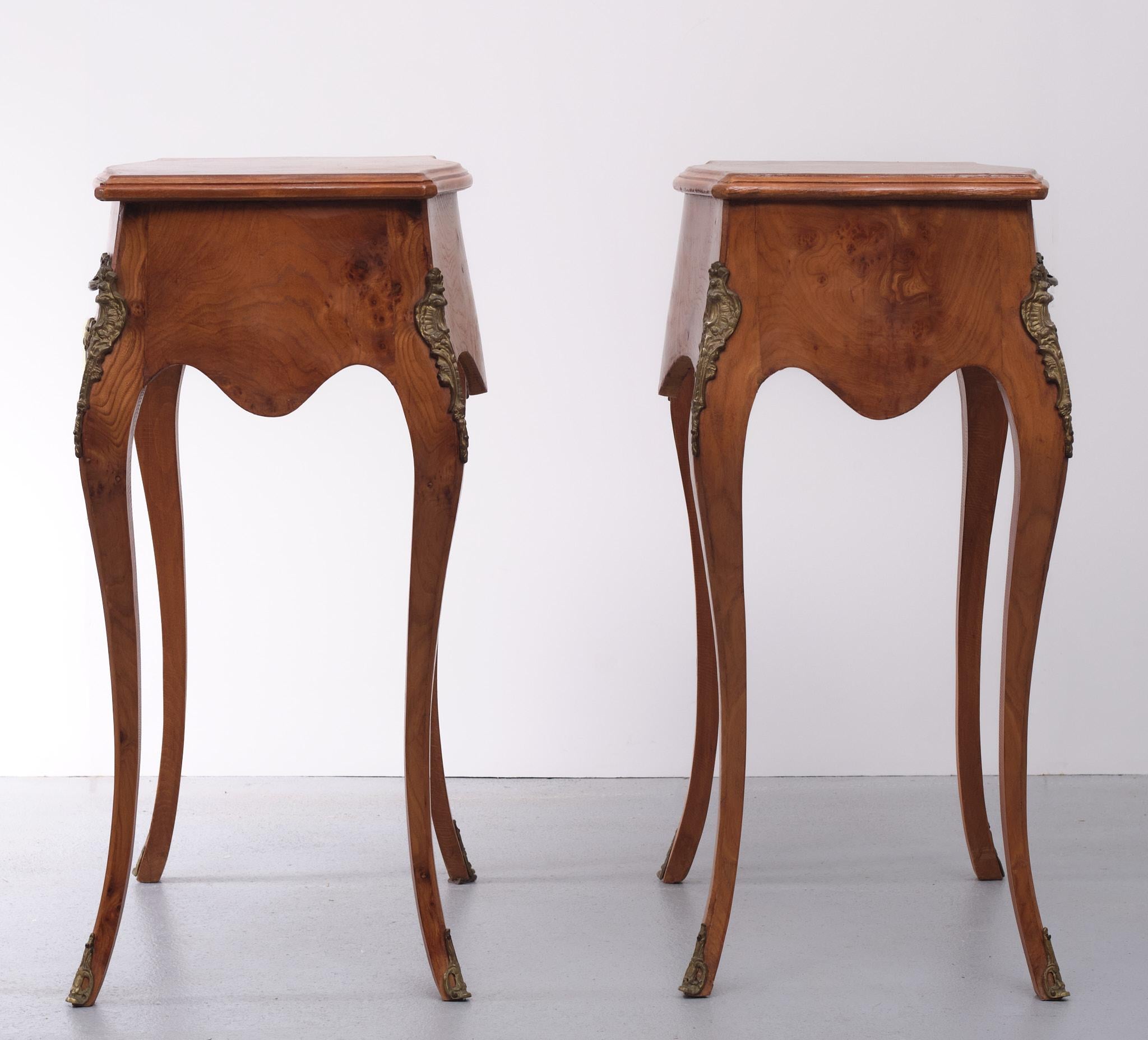 2 Italian Burl Side Tables Louis XV Style For Sale 3