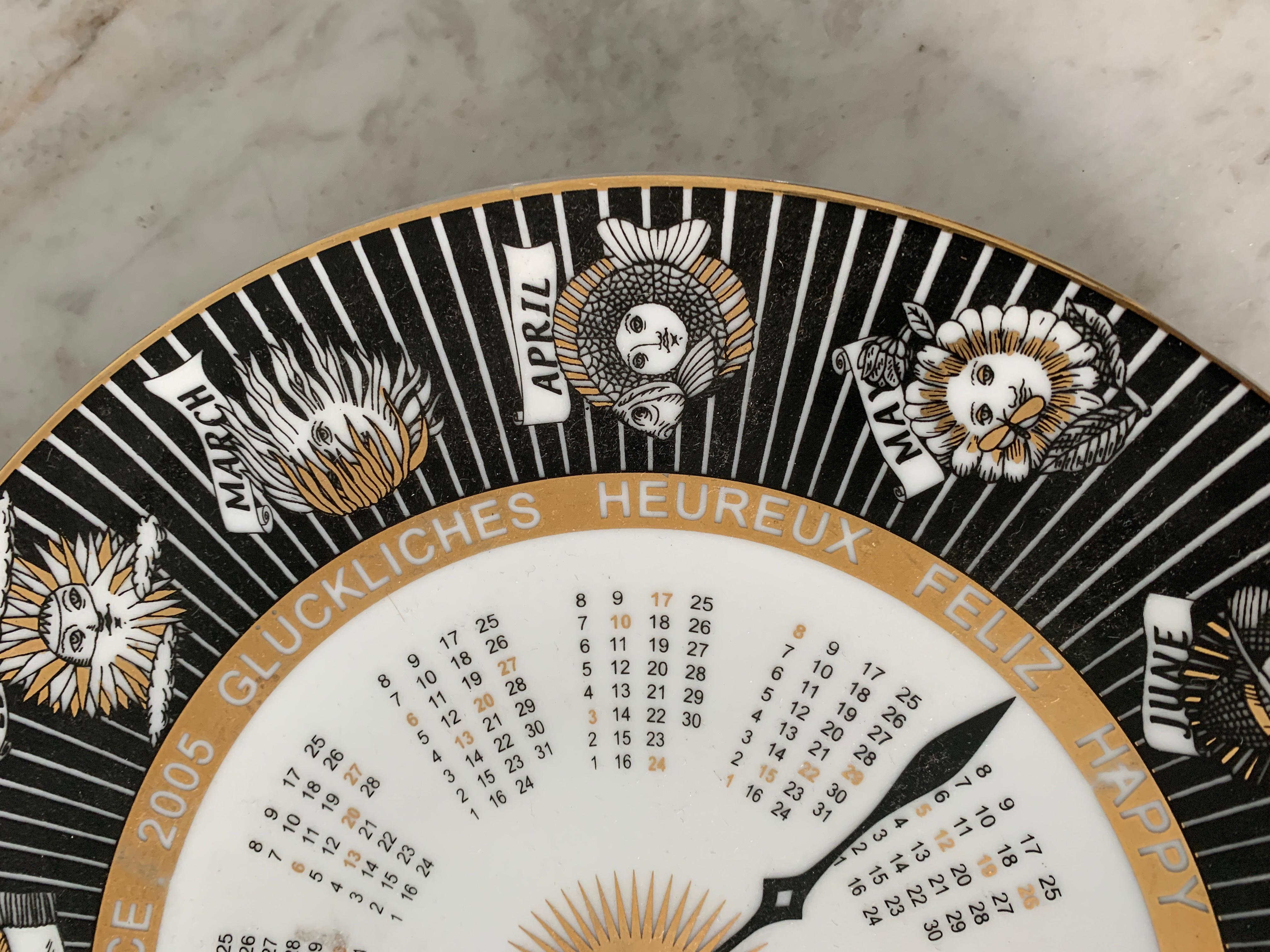 2 Plato Calendario Porcelain Plates signed and numbered Fornasetti from Italy In Good Condition For Sale In Los Angeles, CA