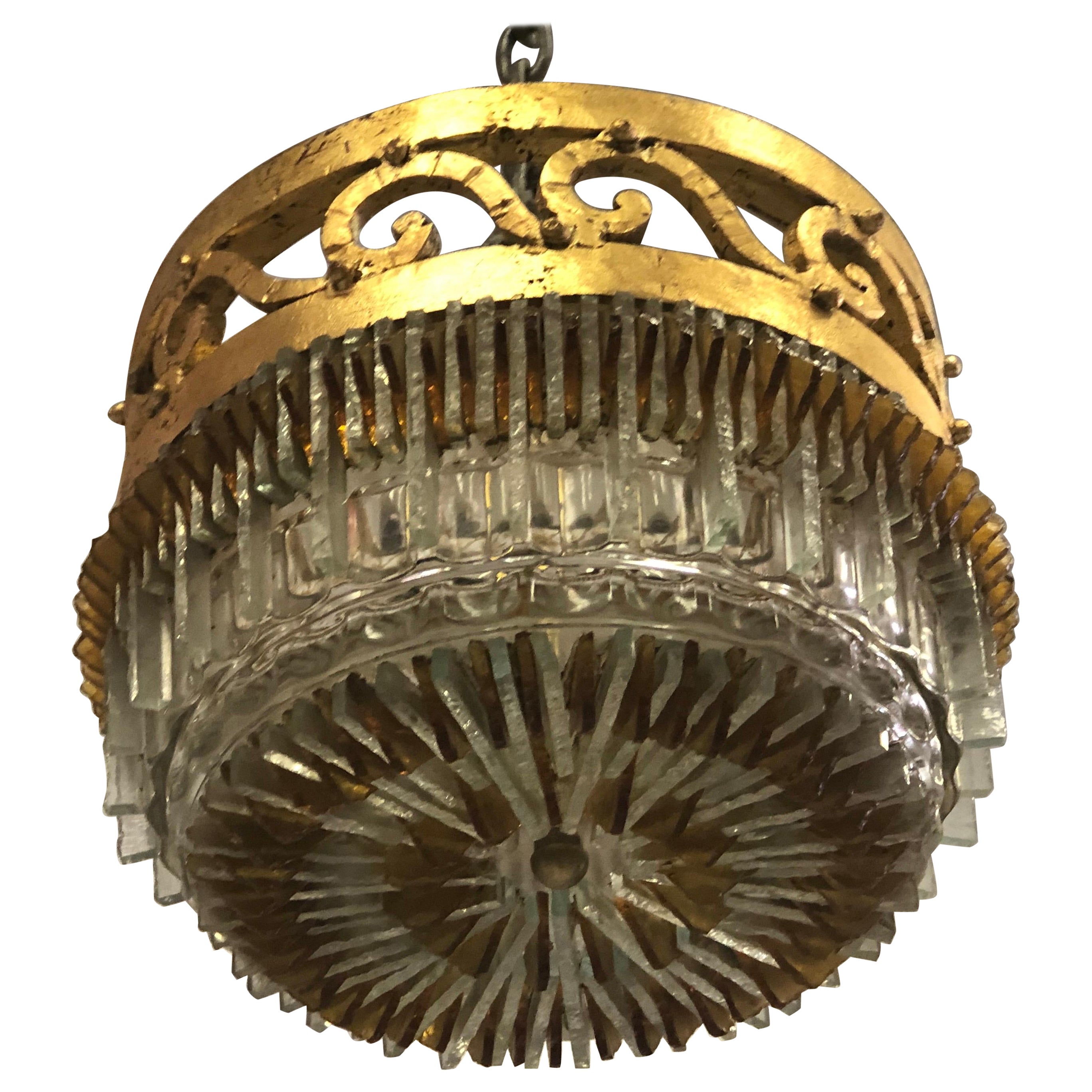 2 plafonniers ou encastrés italiens en fer doré et verre de Murano ciselé du milieu du siècle dernier en vente