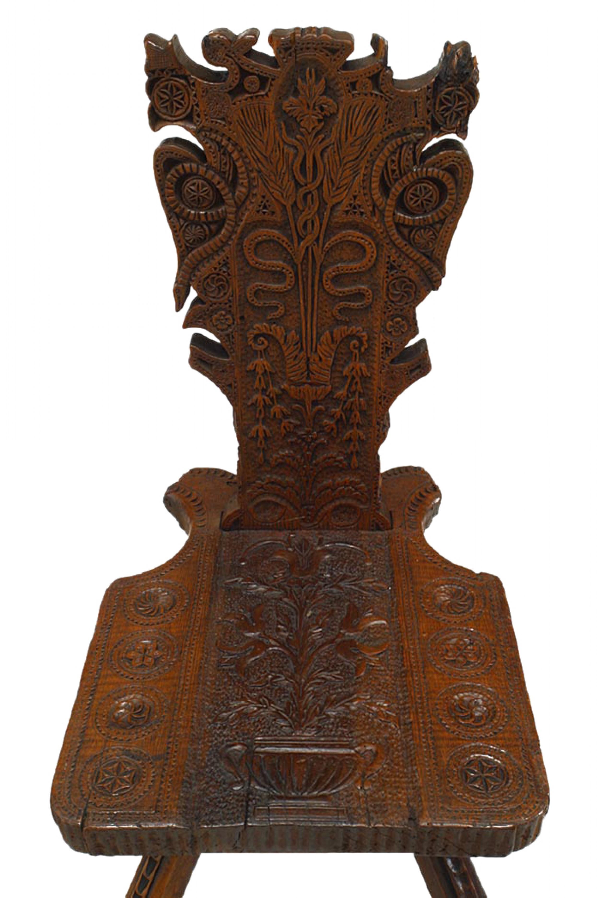 Sculpté à la main 2 chaises d'appoint Sgabelli de la Renaissance italienne en vente