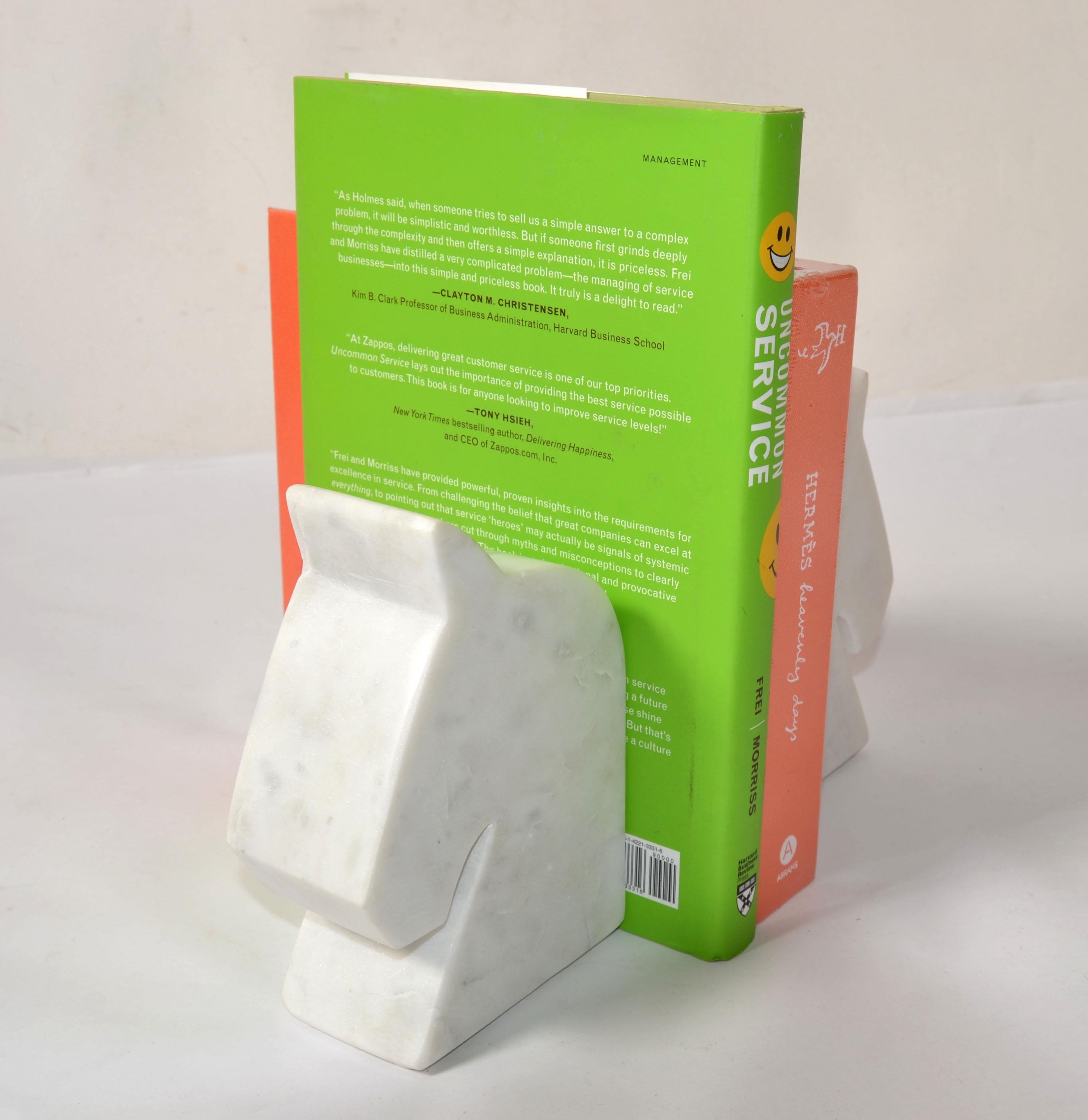 2 Italian White Carrara Marble Horse Head Shaped Animal Bookends Objects of Art In Good Condition For Sale In Miami, FL